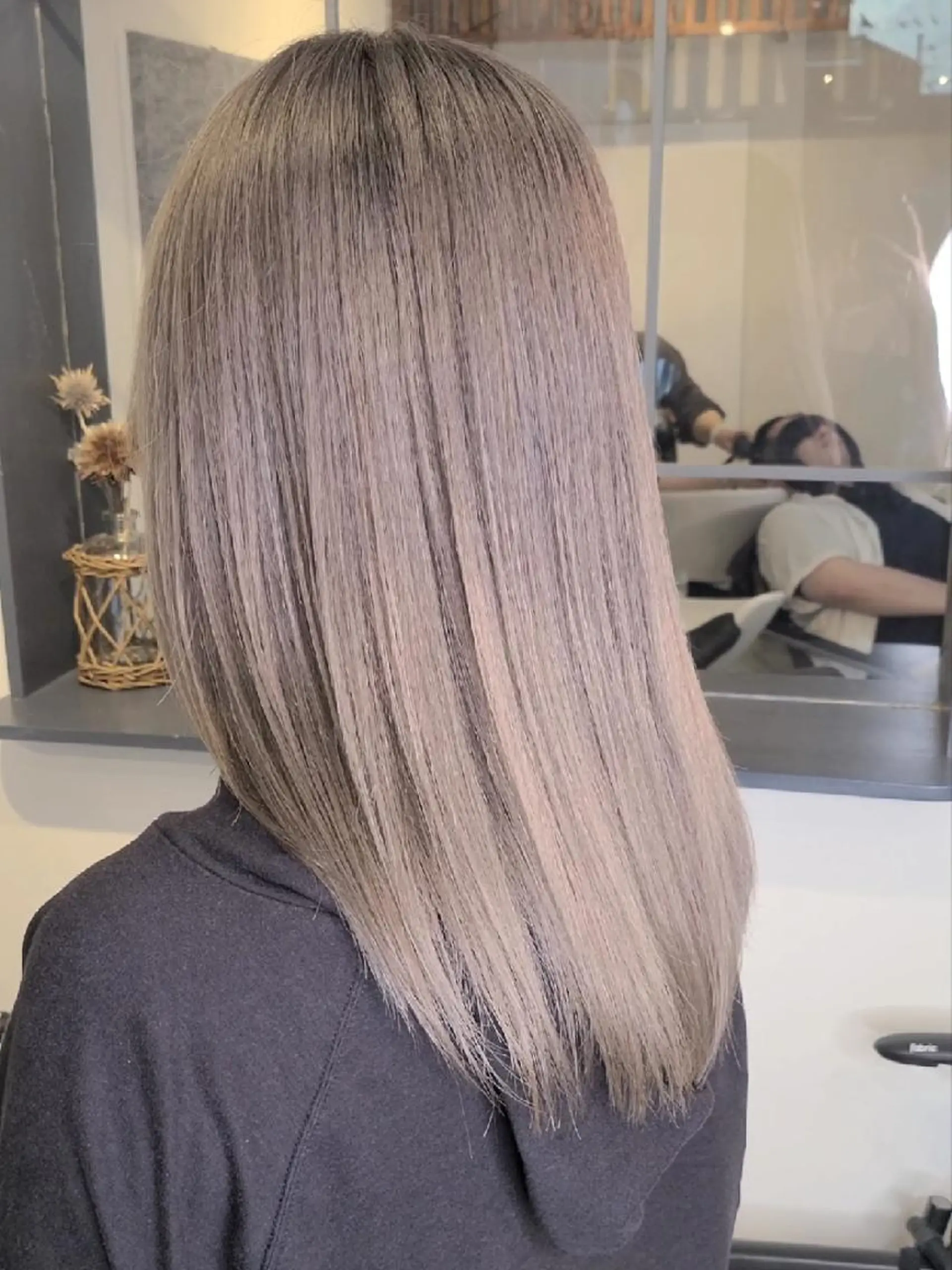 セミロング カラー ブリーチカラー🌈 嘉名 真樹のヘアスタイル