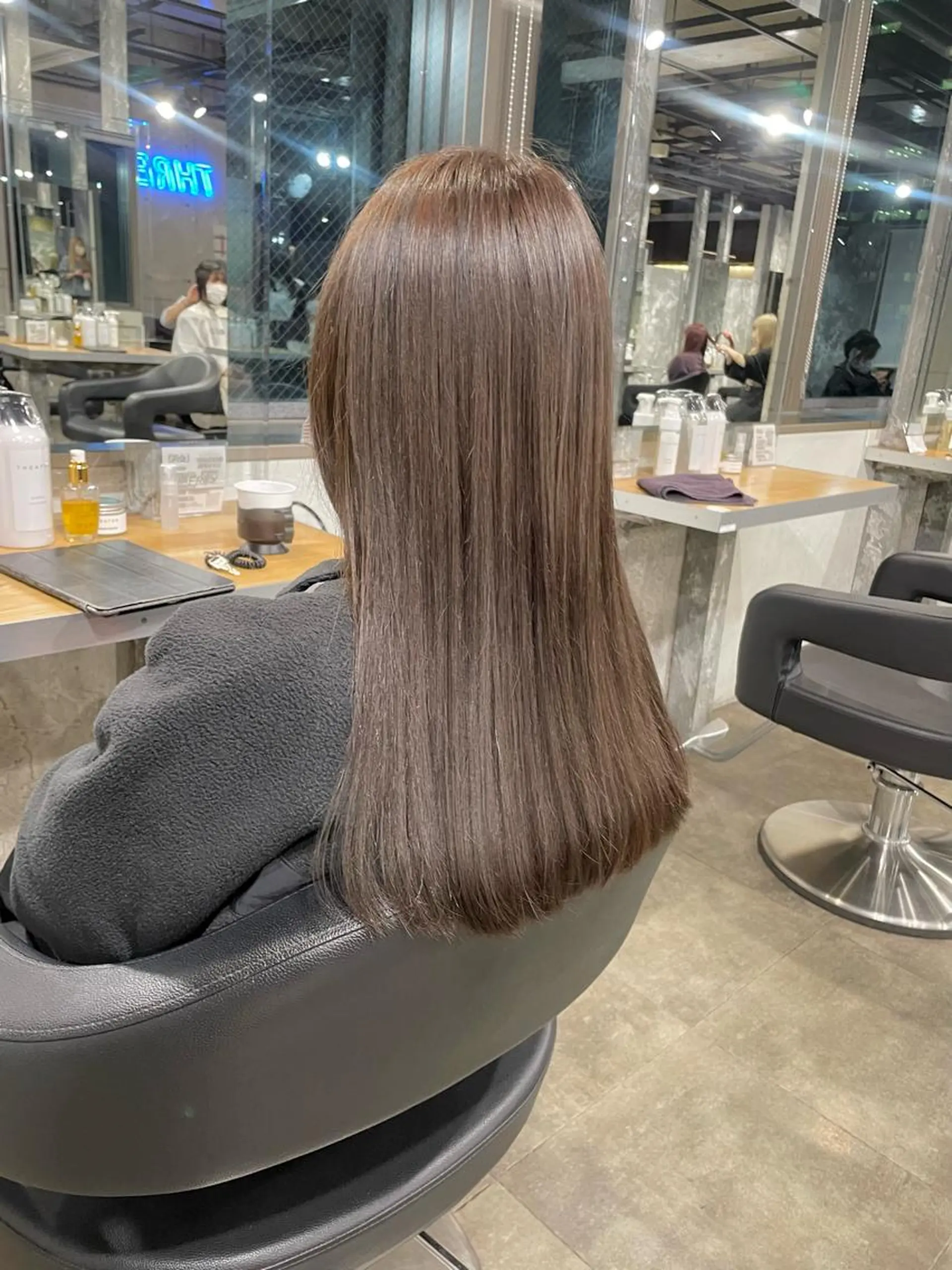 ロング カラー パーマ ヘアアレンジ メンズ キッズ ネイル マツエク・マツパ アイブロウ 透明感カラー・レイヤ ー🎀amika🎀のヘアスタイル