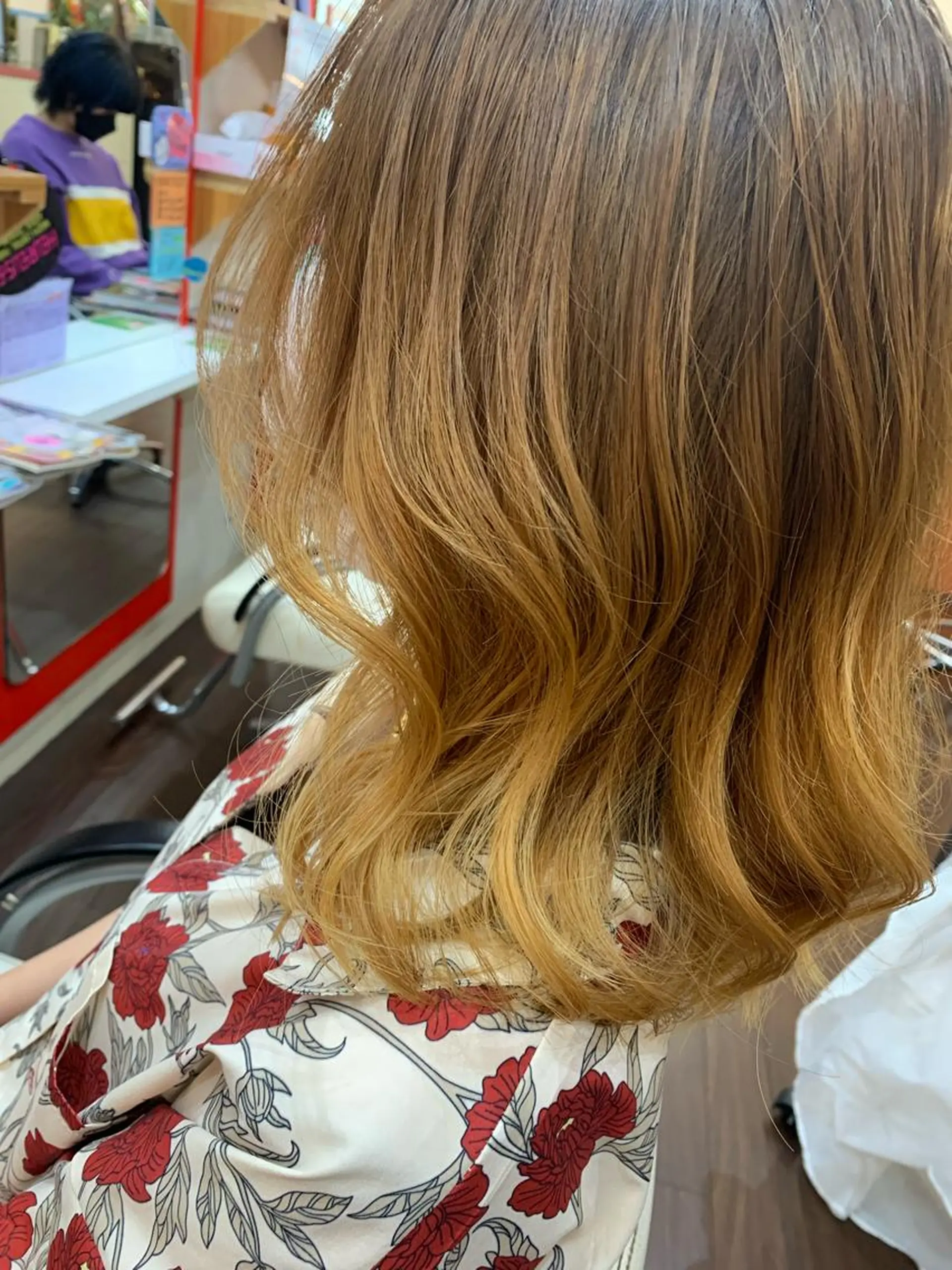 ミディアム カラー ヘアアレンジ ベージュカラー グラデーションカラー 今村公介 ブリーチ特化、派手髪のヘアスタイル