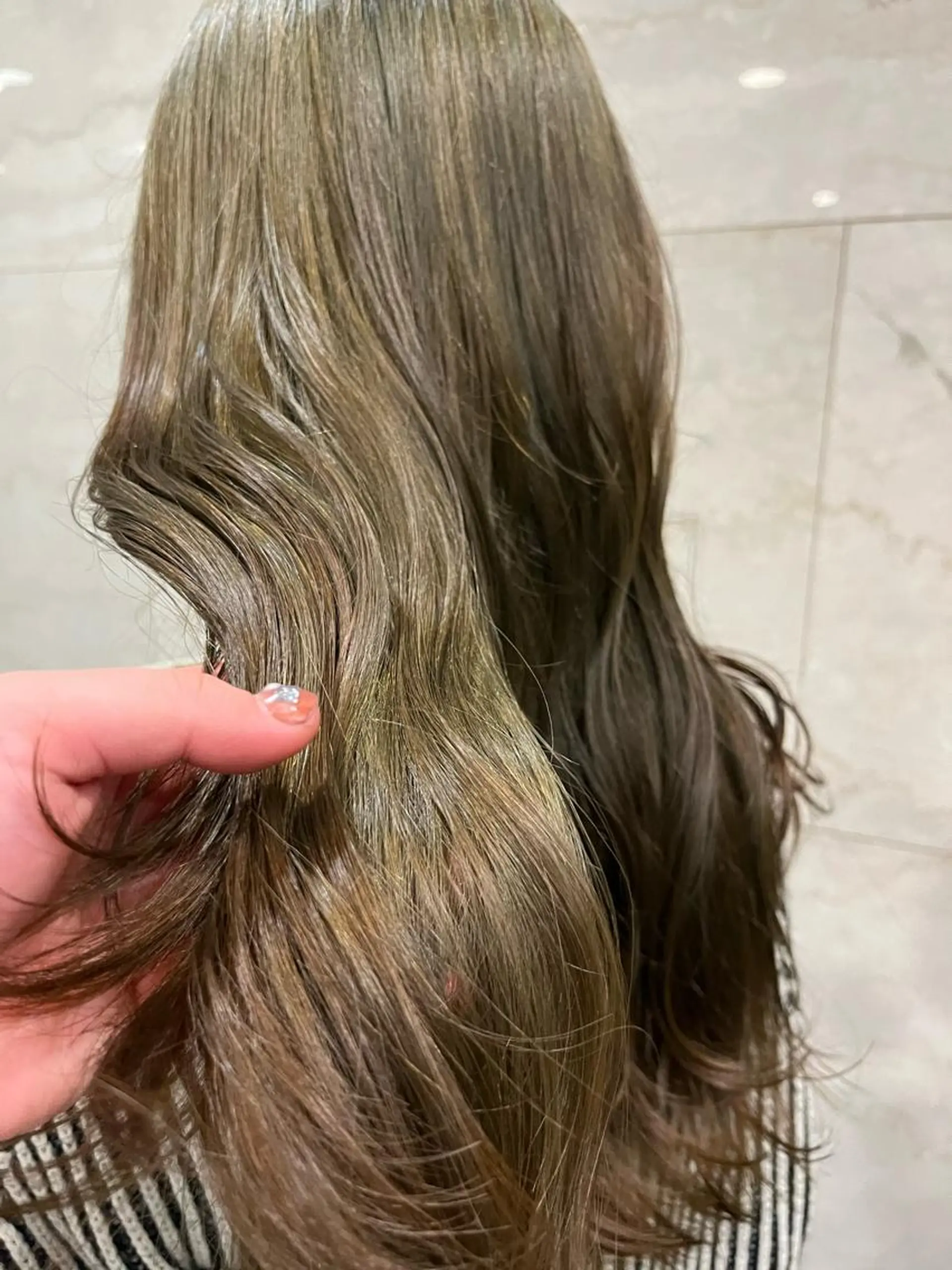 カラー ブリーチ 透明感カラー カット ヘアカラー こまつばらみお/レイ ヤー/ダブルカラーのヘアスタイル