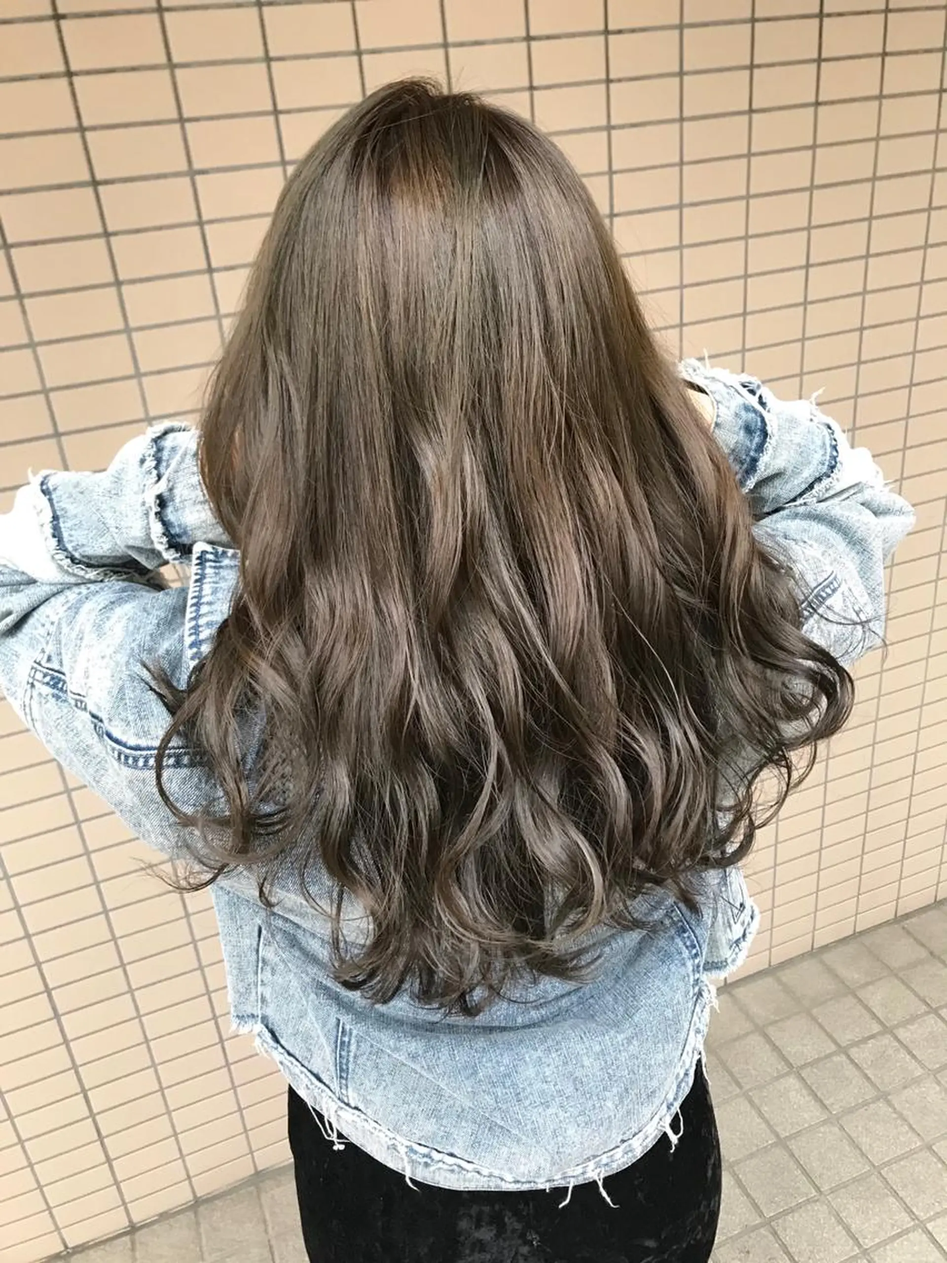 セミロング カラー ベージュカラー オリーブベージュ 赤み消し韓国ヘア レイヤー縮毛🤍渡邉のヘアスタイル