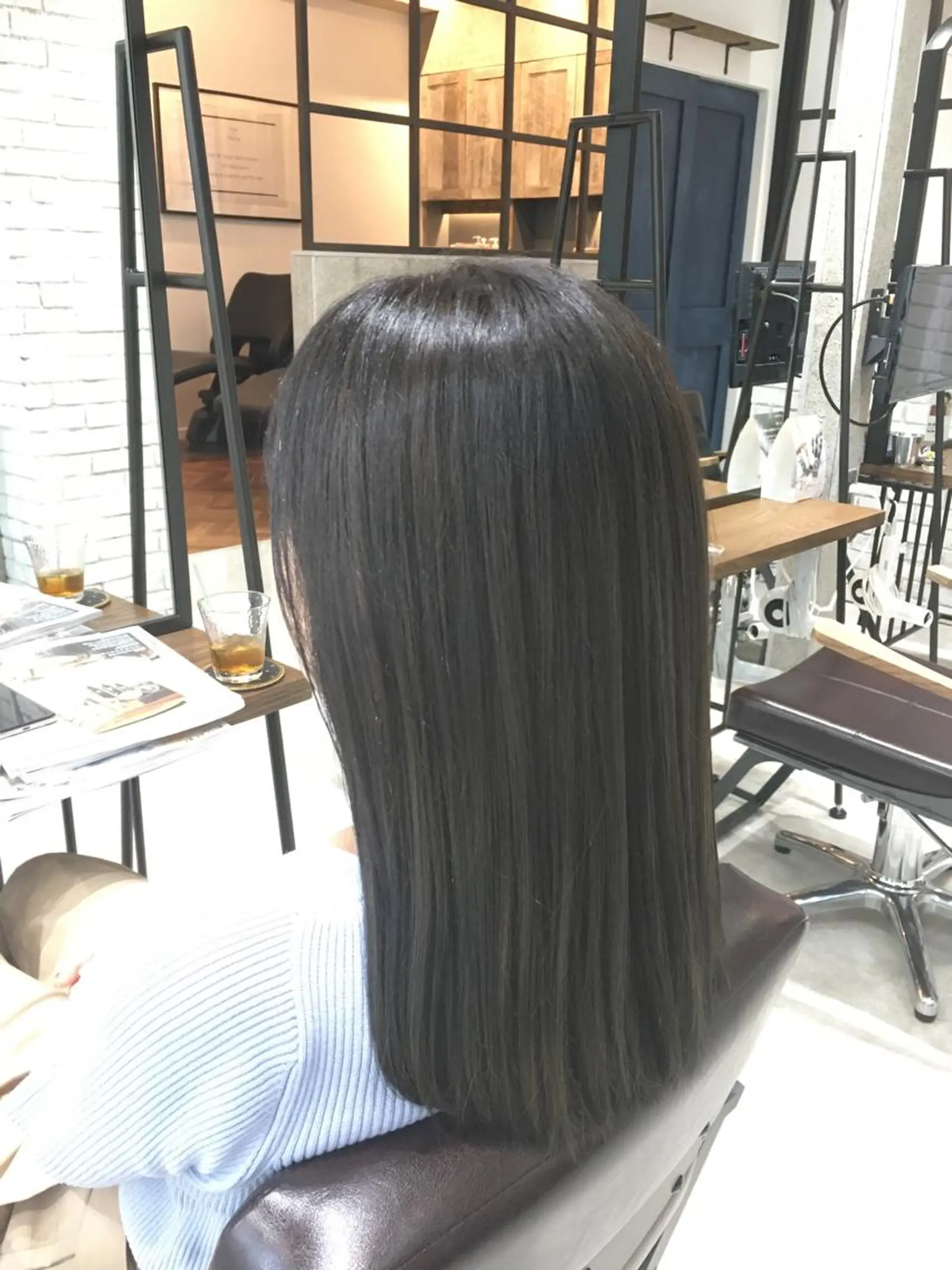 ミディアム カラー グレージュ ネイビーカラー トリートメント タワラ ソウタ Directorのヘアスタイル