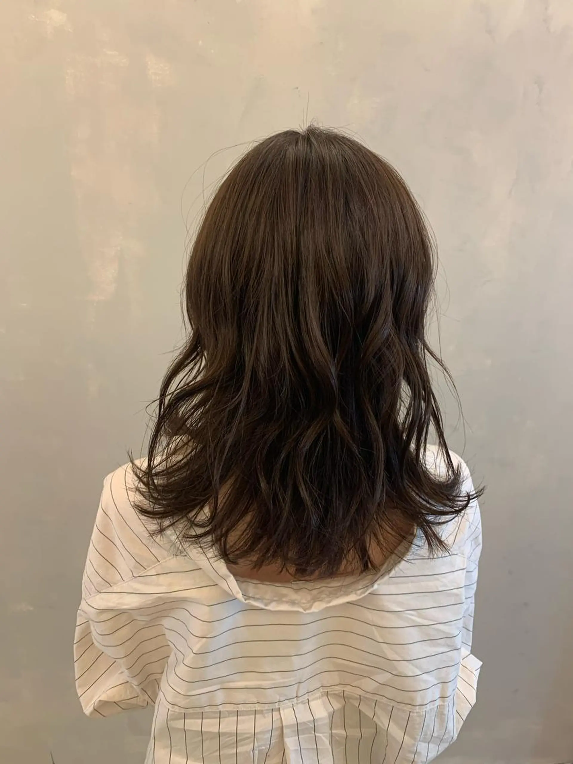 セミロング カラー Dali 若松　朋美のヘアスタイル