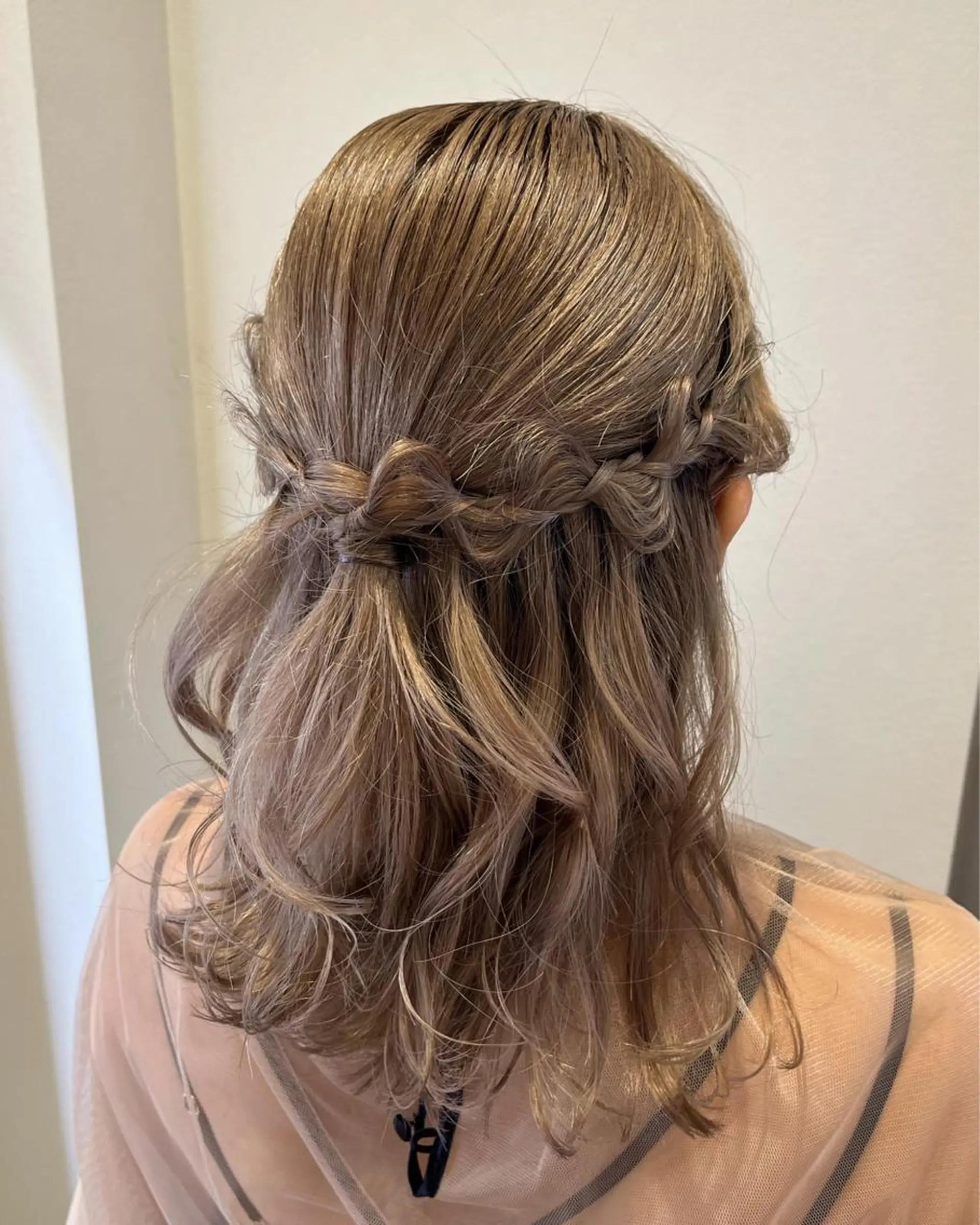 ミディアム ヘアアレンジ ハーフアップ ヘアセット サソウ ユリエ🥥のヘアスタイル