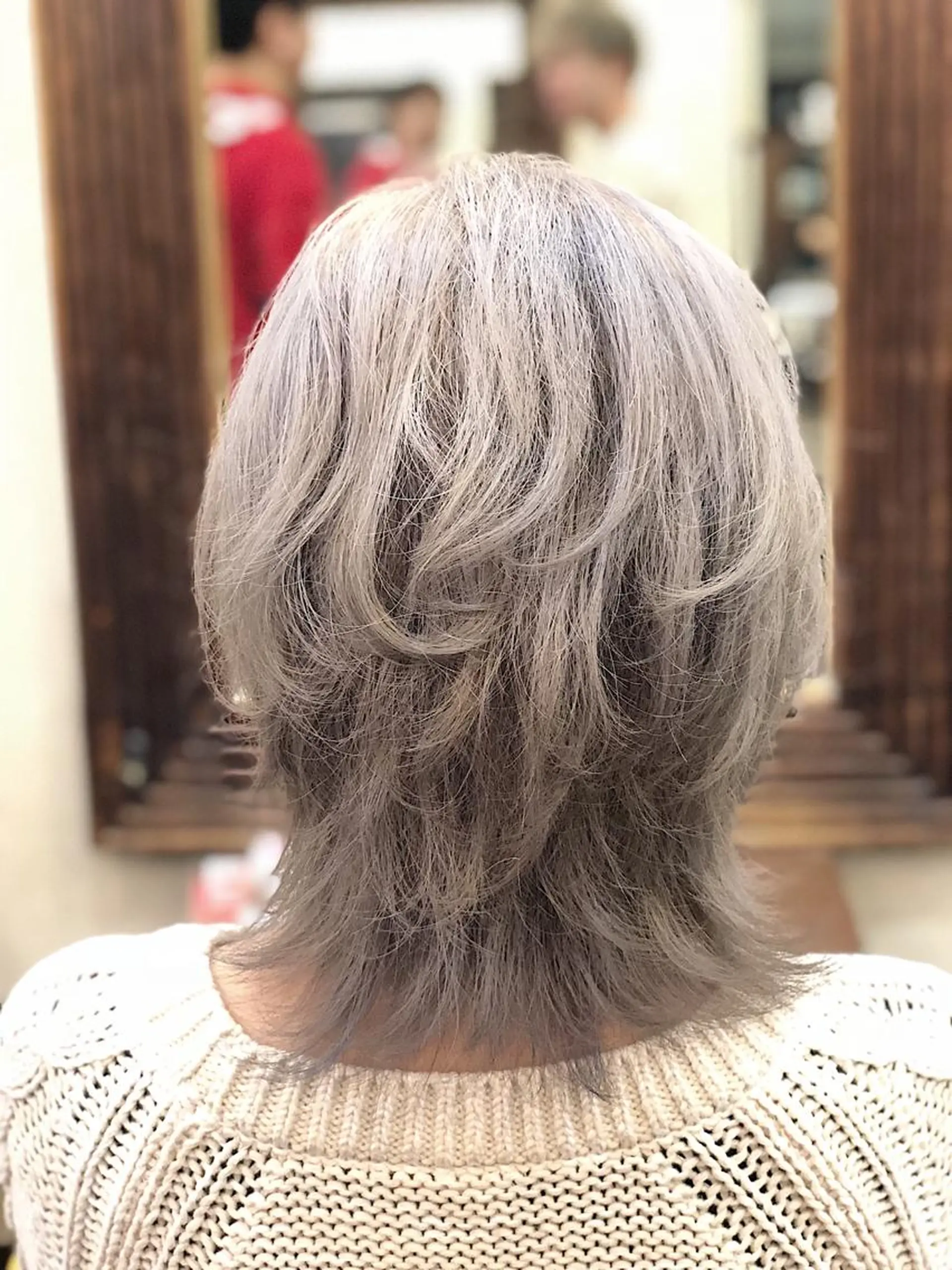 ミディアム カラー ブリーチ シルバー ホワイトシルバー 韓国ヘア🤍髪質改善 🇰🇷AKANEのヘアスタイル