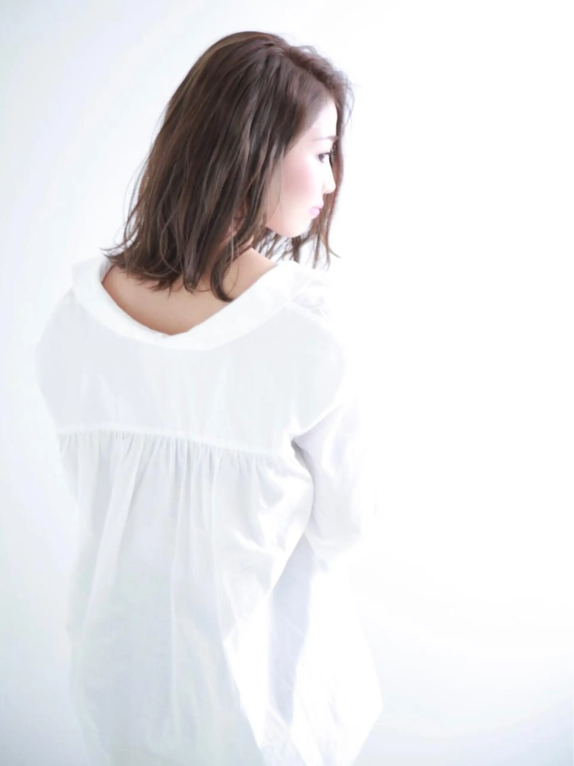 ミディアム カラー イルミナカラー かきあげバング カット ヘアカラー ブリーチカラー/ 岩破瑞希のヘアスタイル