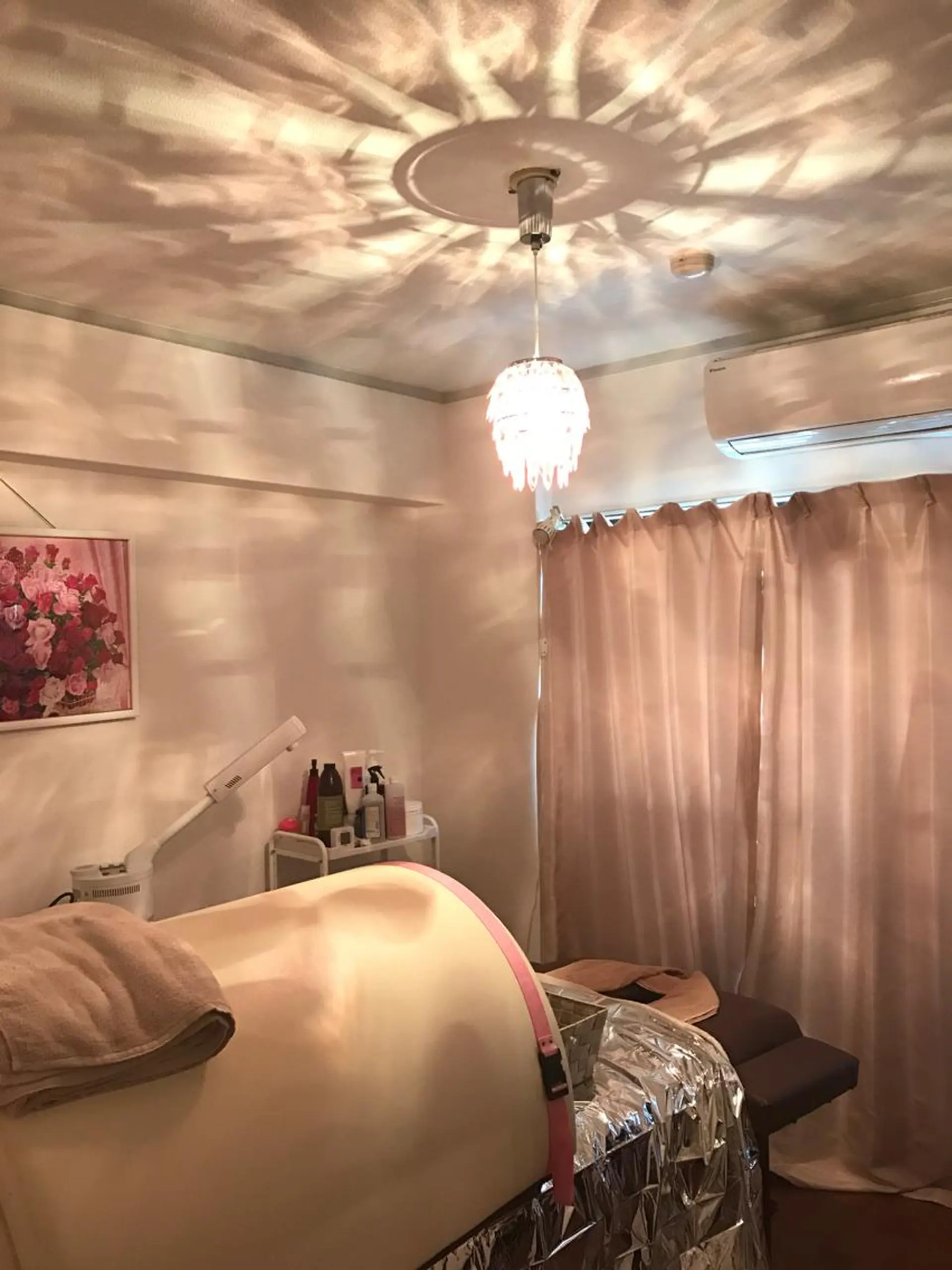 ネイル 赤色 フェアリーローズ所属・fairyrose organicエステのエステ・リラクイメージ