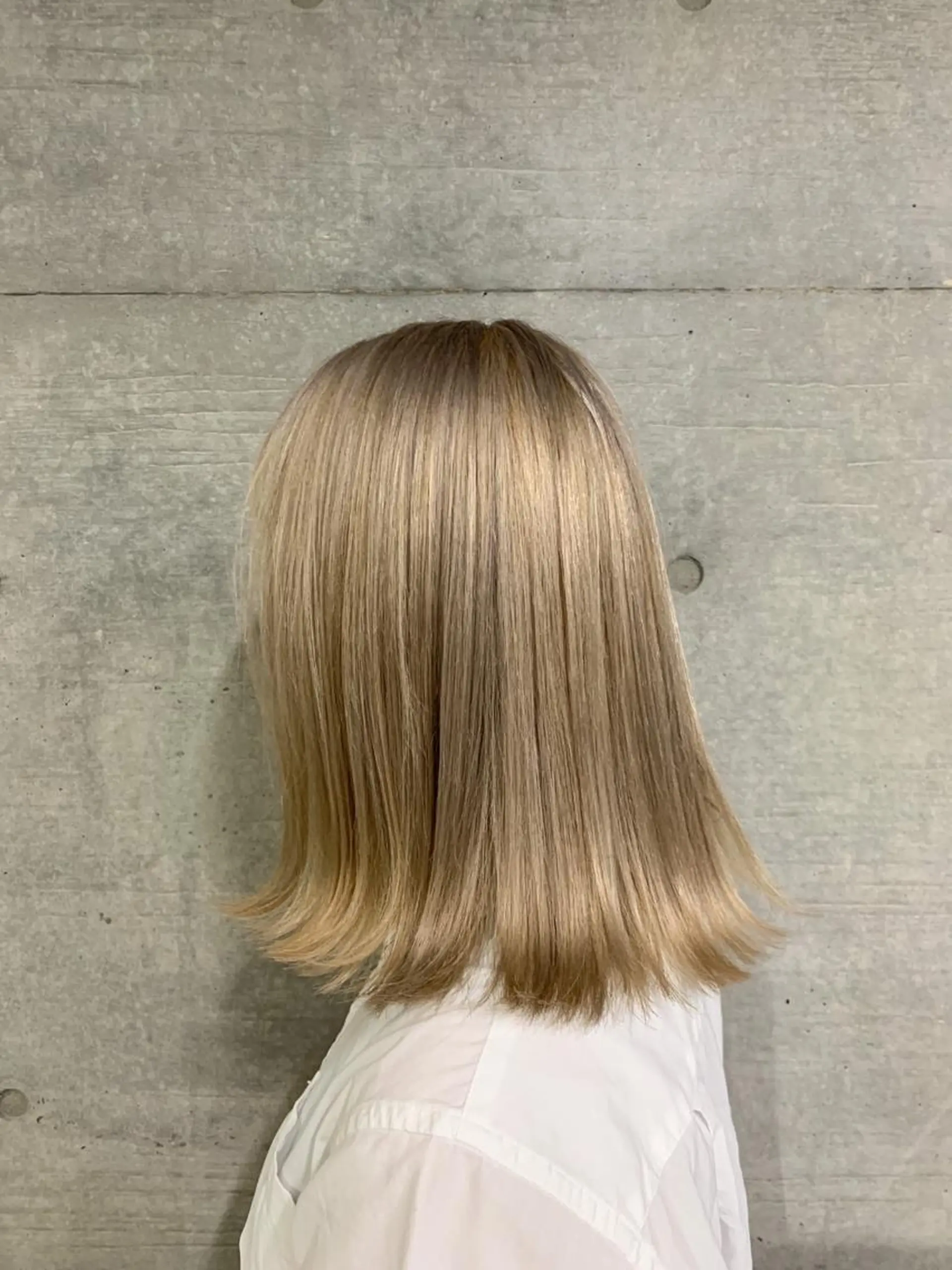 ミディアム カラー ブリーチ ブロンド ケアブリーチ ダブルカラー ホワイトブロンド ヘアカラー トリートメント THE./ブリーチ 透感カラー/髪質改善のヘアスタイル