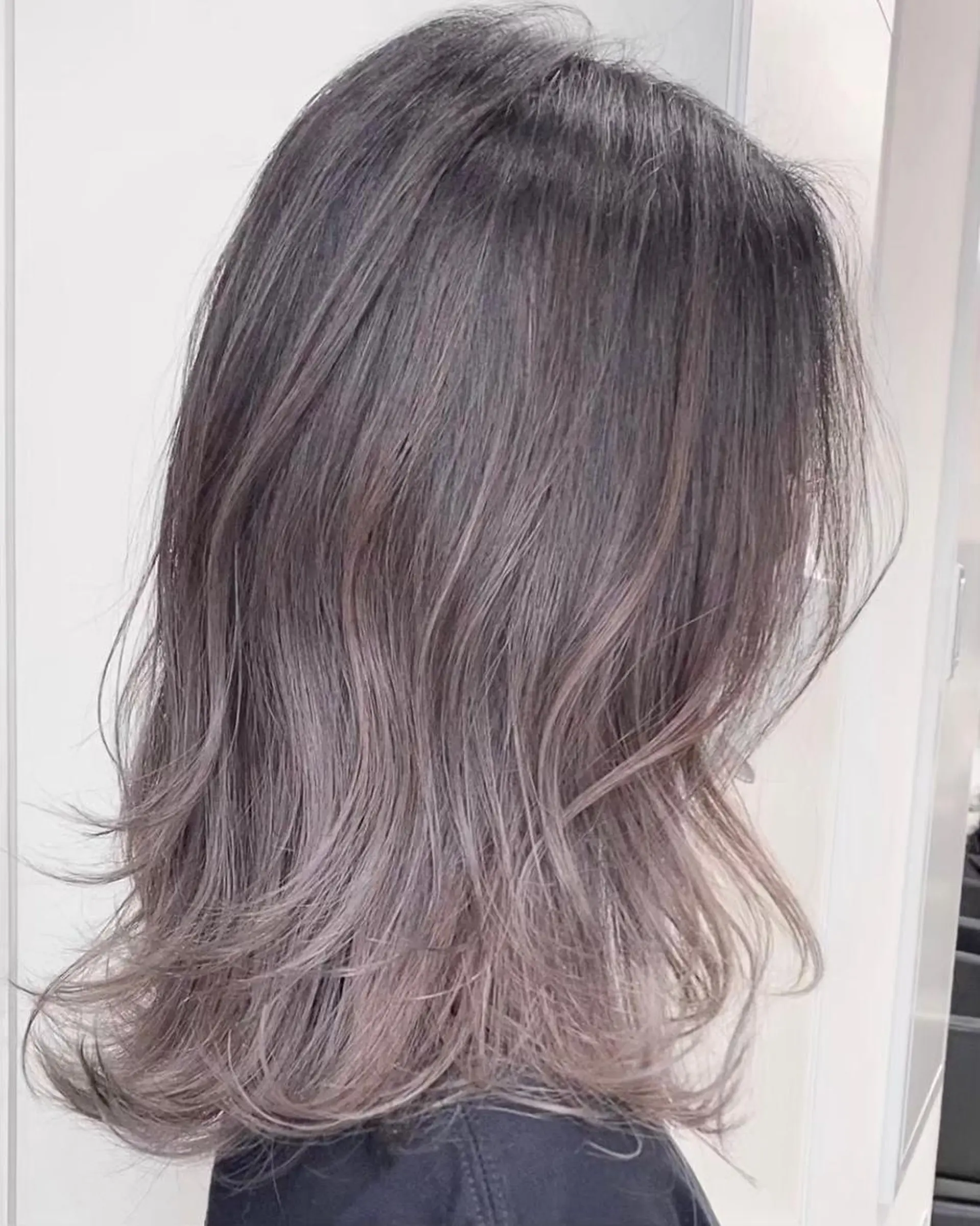 セミロング カラー セミロングパーマ ブリーチ ダブルカラー ハイライトカラー イルミナカラー 【公式】amble luxe 中野のヘアスタイル