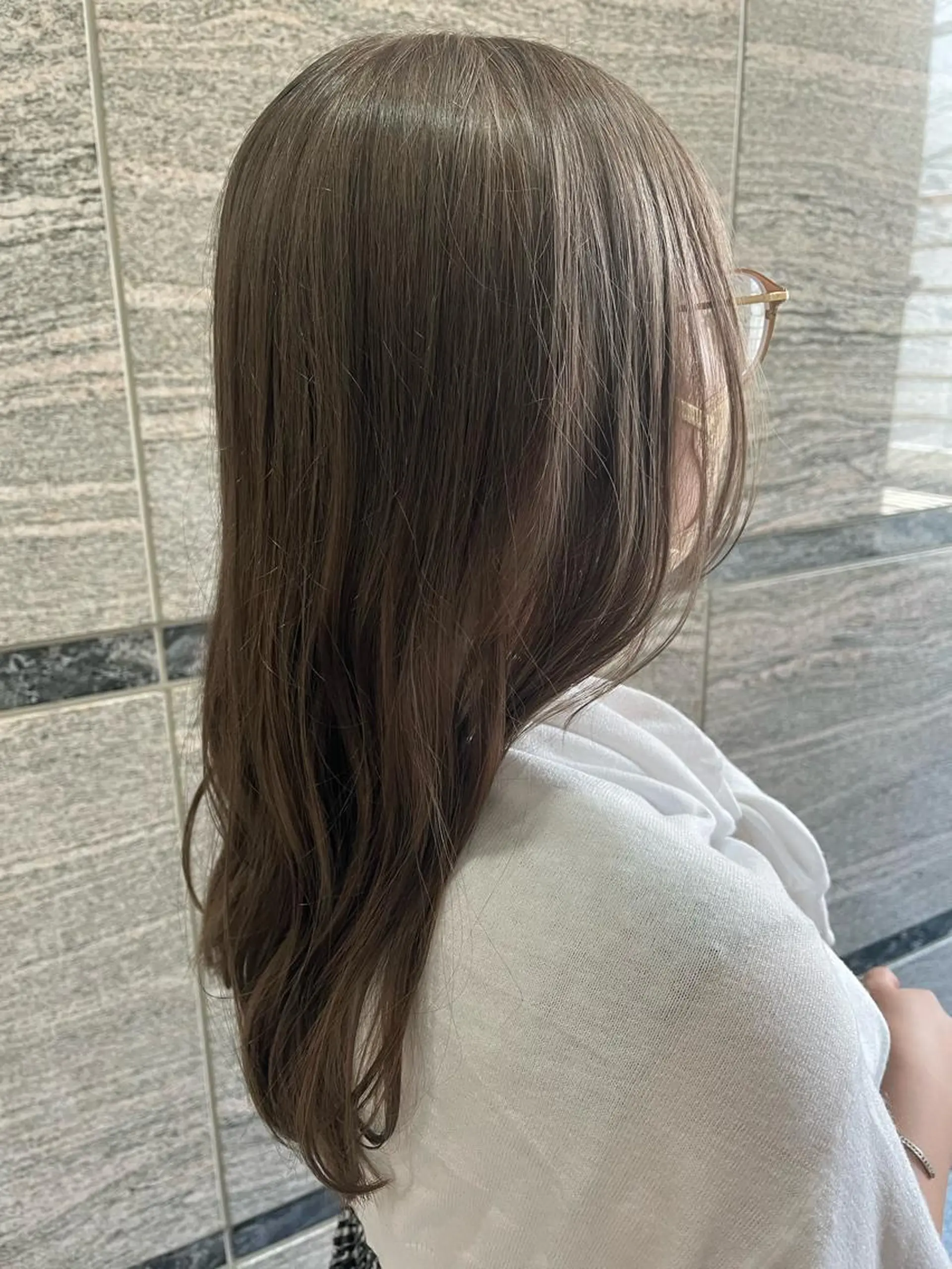 セミロング aoi ♡グレージュ ・ベージュカラーのヘアスタイル