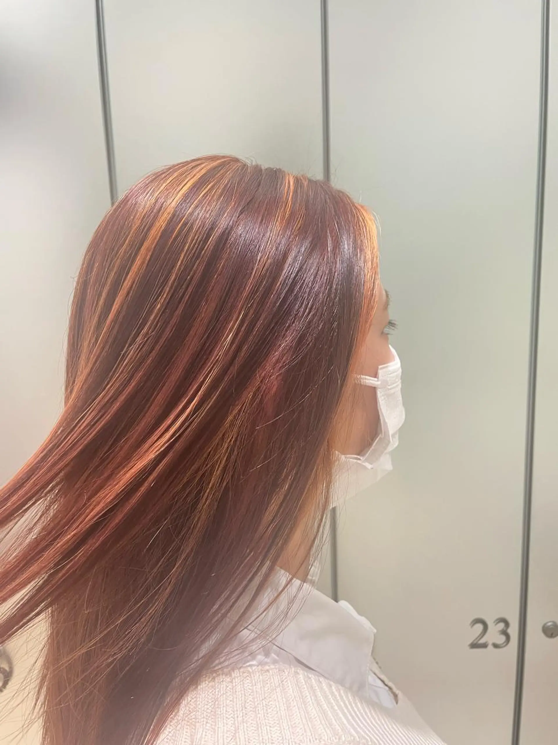 セミロング カラー ハイライトカラー ハイライト JEAN CLAUDE BIGUINE 横浜ベイクォーター店所属・Koharu 髪質改善カラーのヘアスタイル