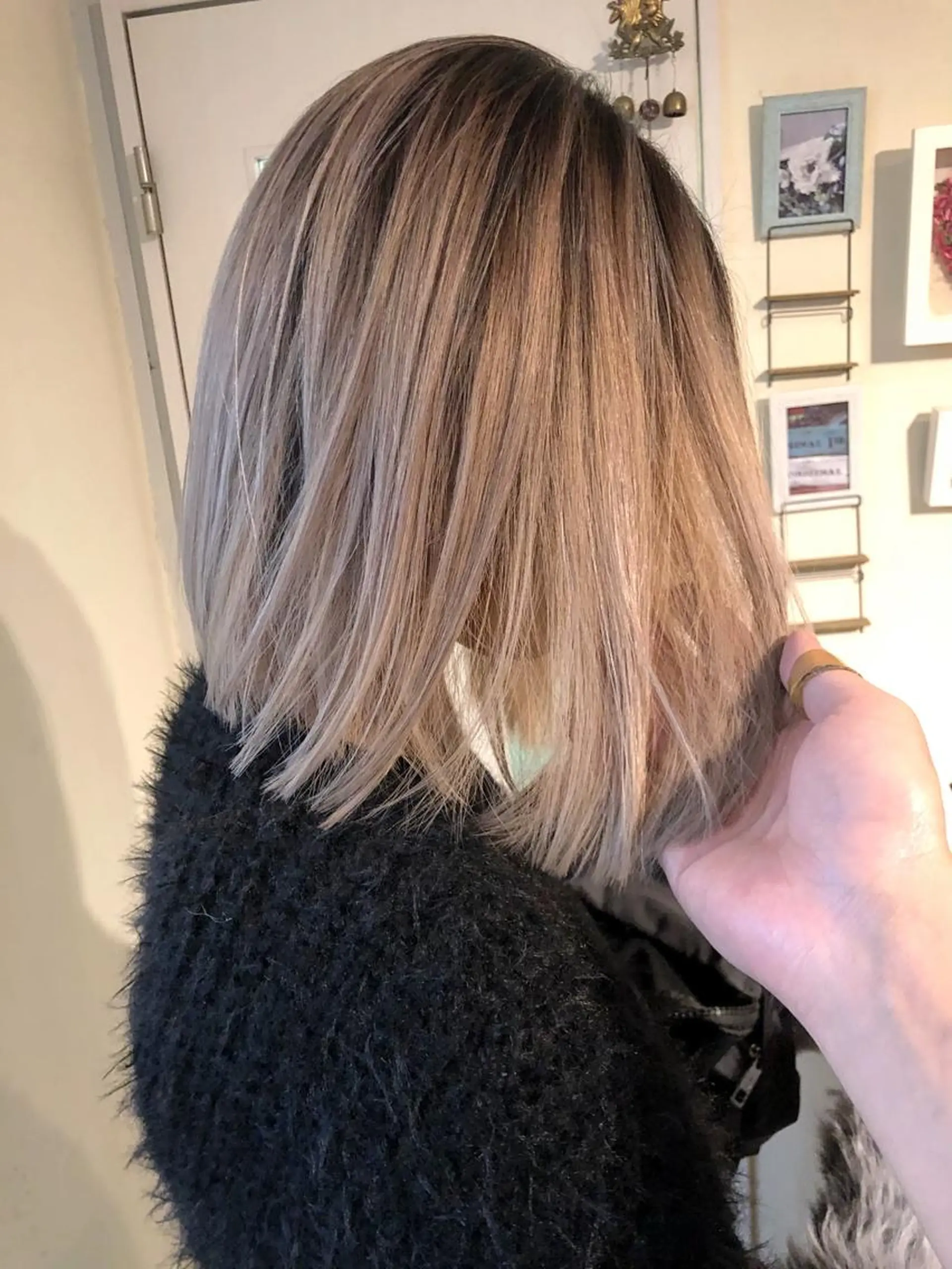 ミディアム 韓国レイヤー外国人風 透明感カラー髪質改善のヘアスタイル