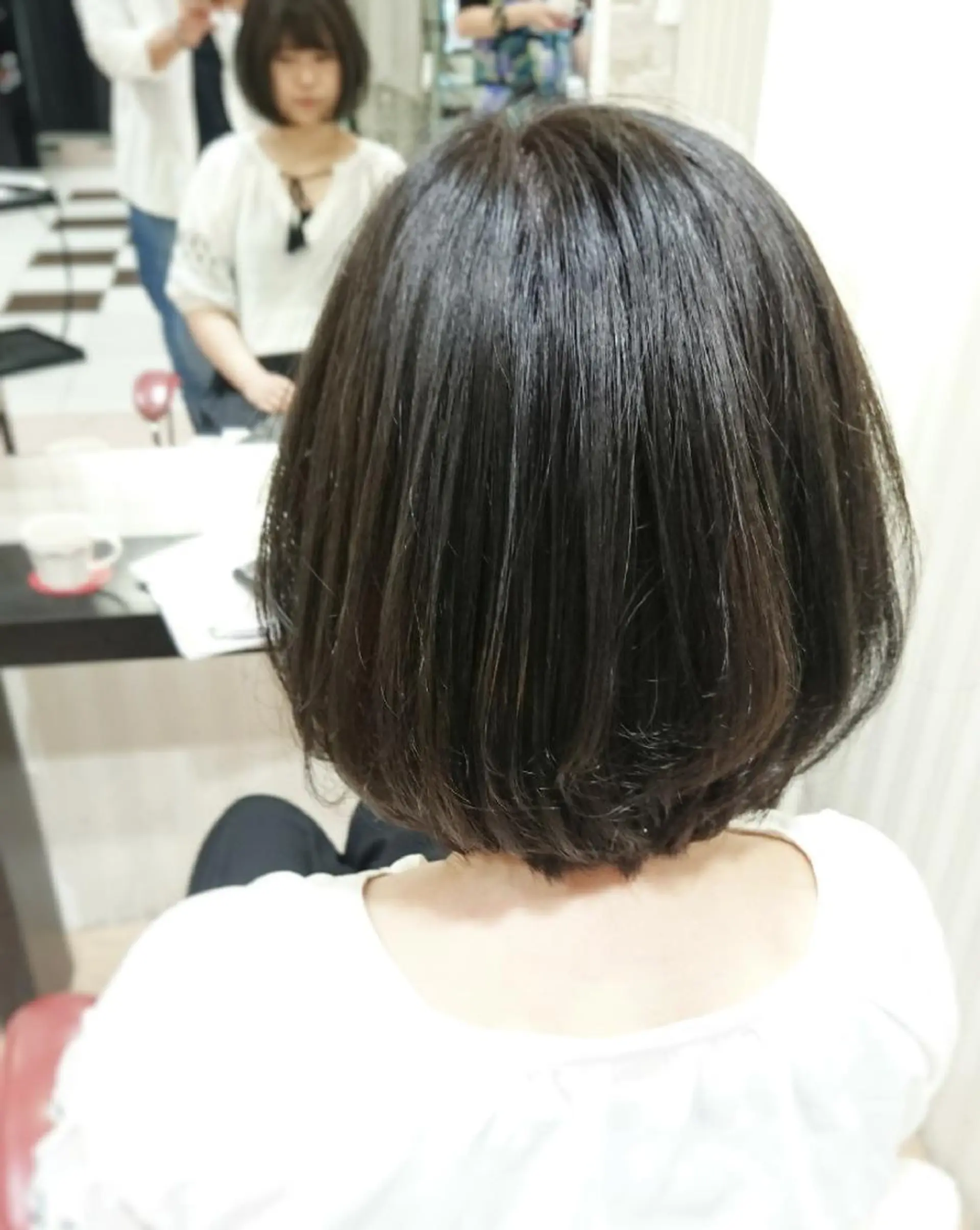 ショート カラー アッシュ アッシュグレー ボブ 秋山 幸太のヘアスタイル