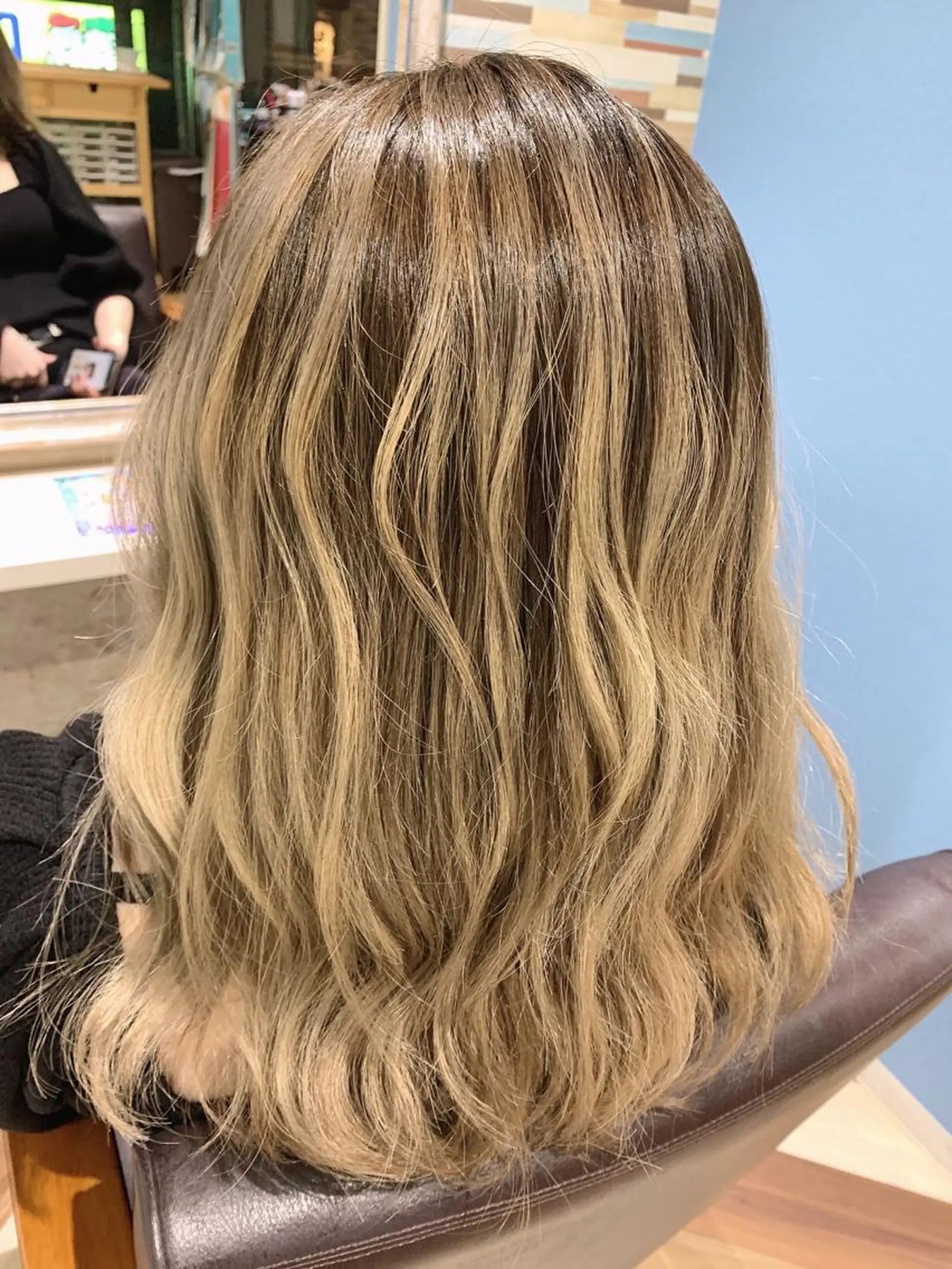 ミディアム カラー ヘアアレンジ バレイヤージュ ハイトーンカラー レイヤーカット 髪質改善&Spa fee by carrefour 大橋店[フィー・バイ・カルフール大橋]所属・stylist Yukieのヘアスタイル