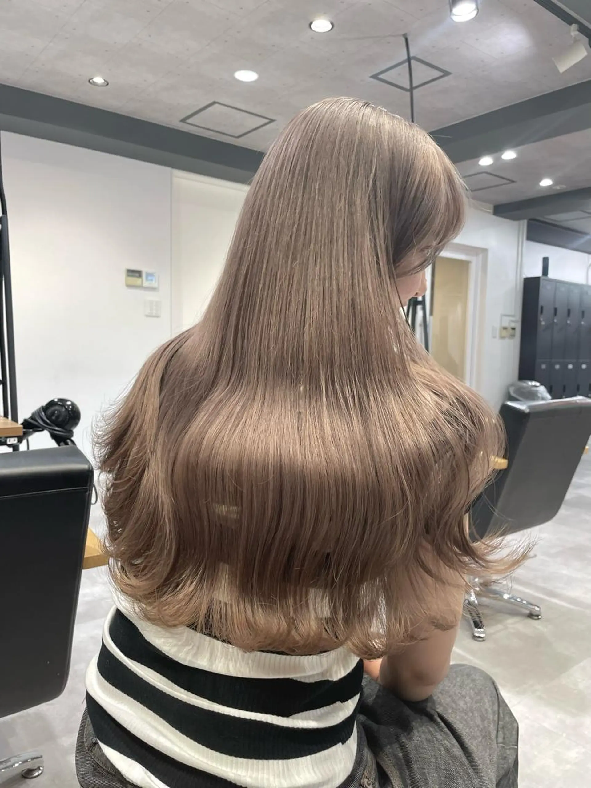 ロング 切りっぱなしボブイヤ リングカラー清水隆央のヘアスタイル