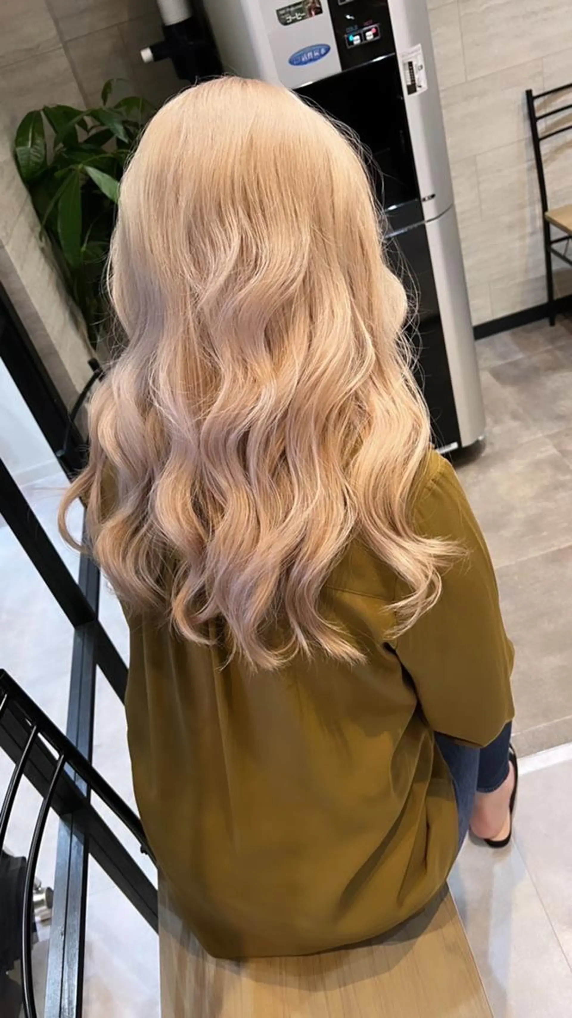 ロング カラー ヘアアレンジ アディクシーカラー アッシュ バレイヤージュ ベージュカラー ブリーチ N° +aero 横浜のヘアスタイル