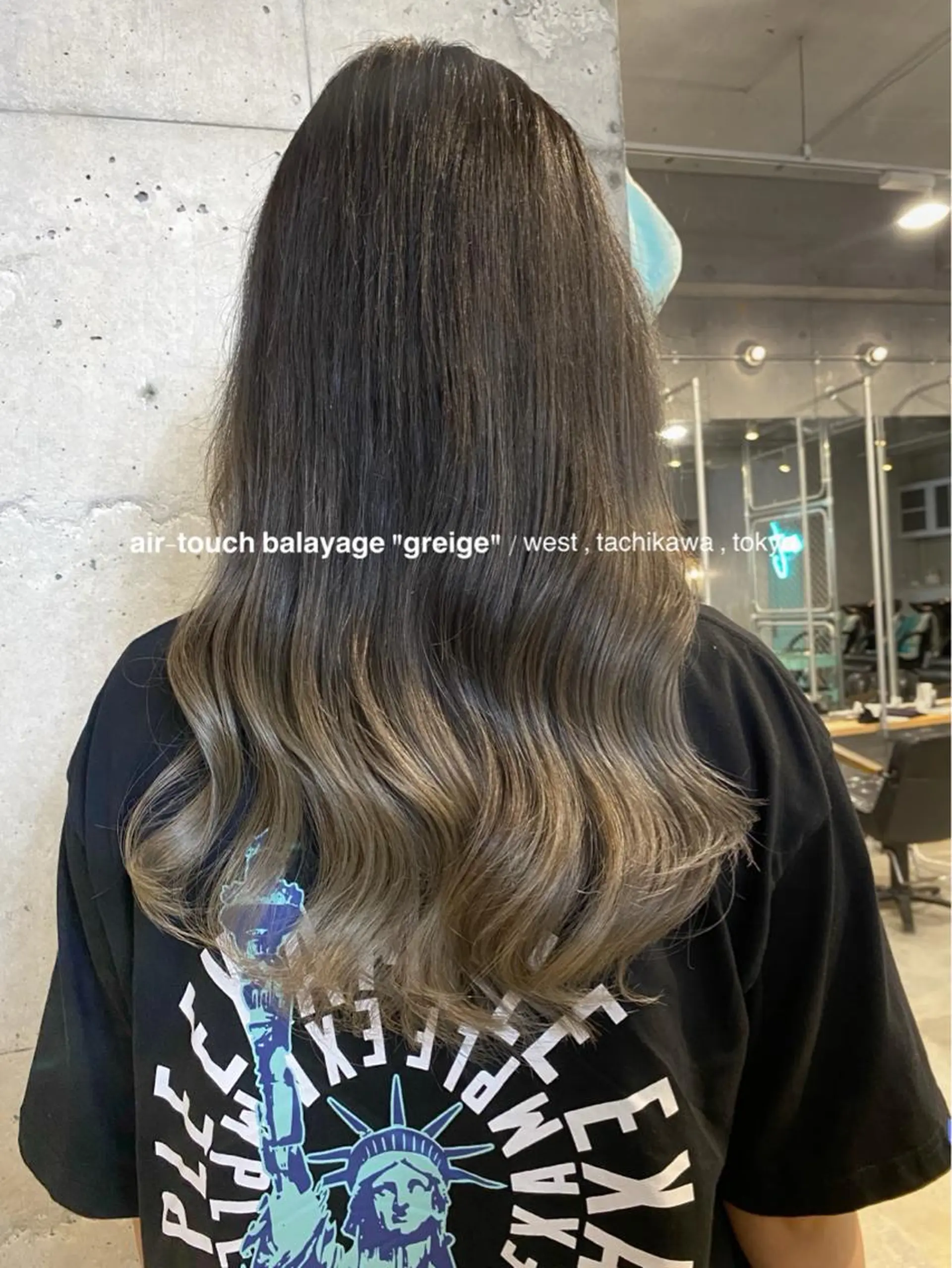 ロング カラー アッシュ バレイヤージュ ベージュカラー グラデーションカラー グレージュ 竹嶌 健吾のヘアスタイル