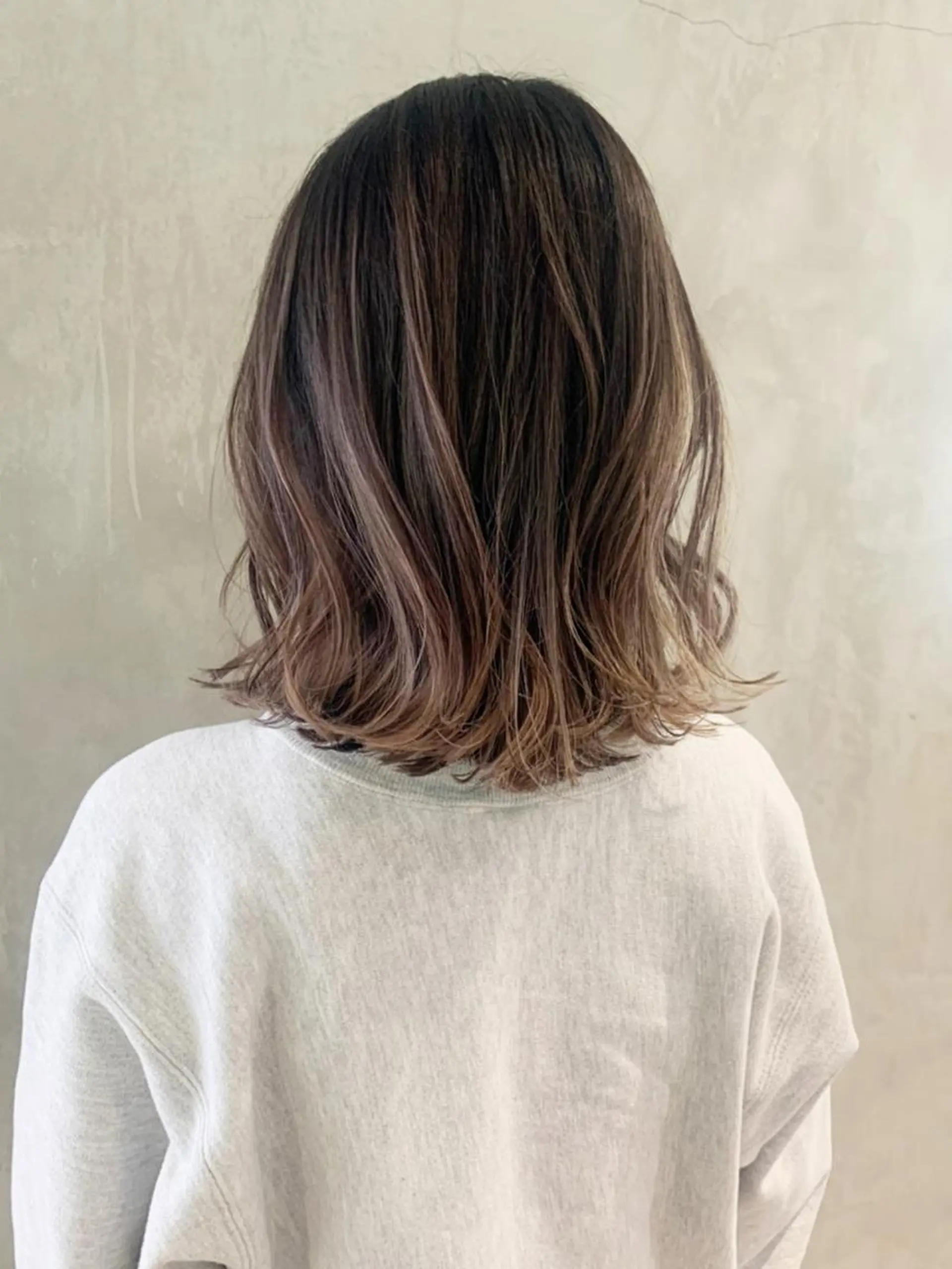 ミディアム カラー パーマ ヘアアレンジ グレージュ ITbyALBUM 中野店のヘアスタイル