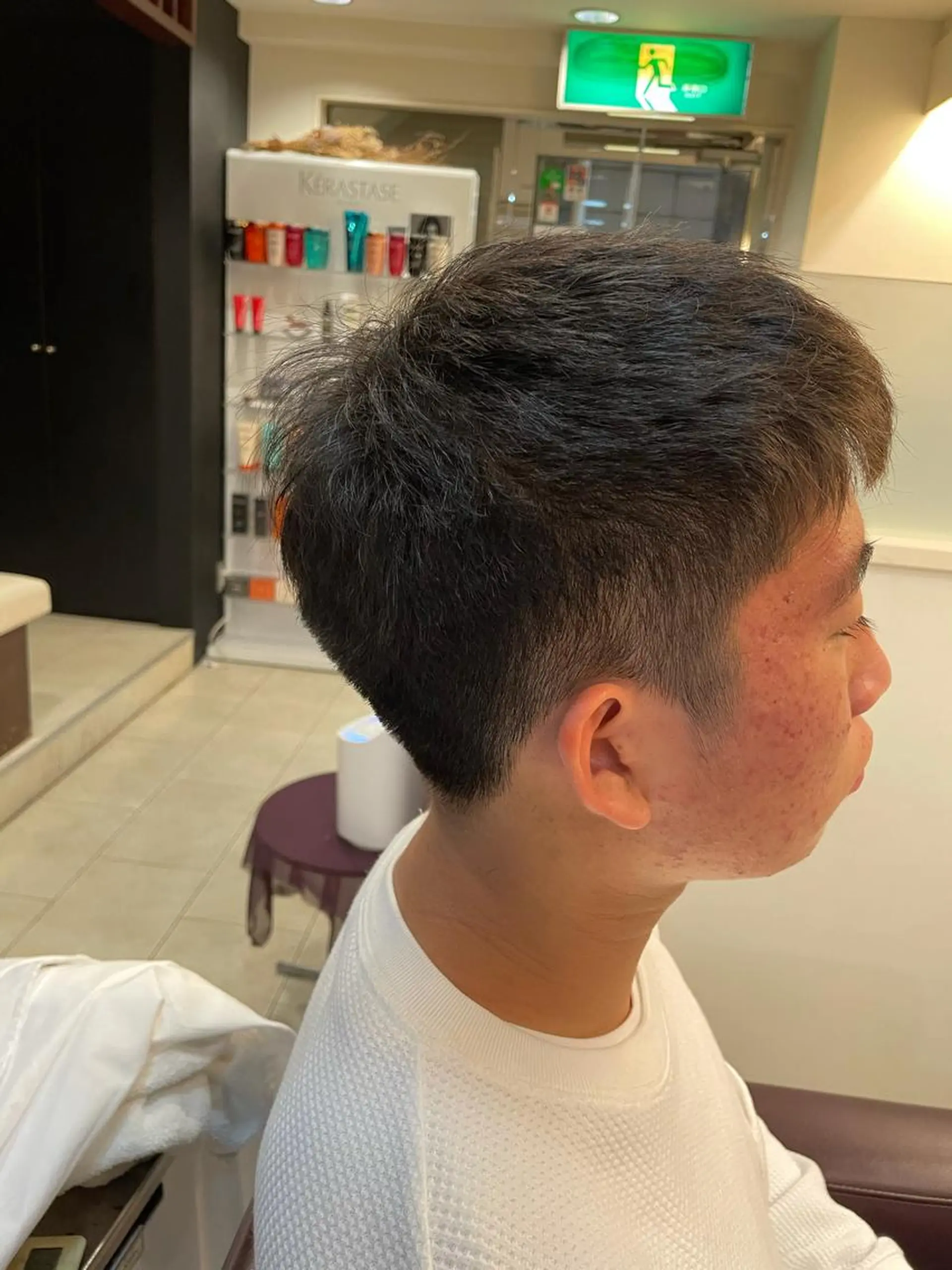 ショート こすげひろと カラー講師のヘアスタイル