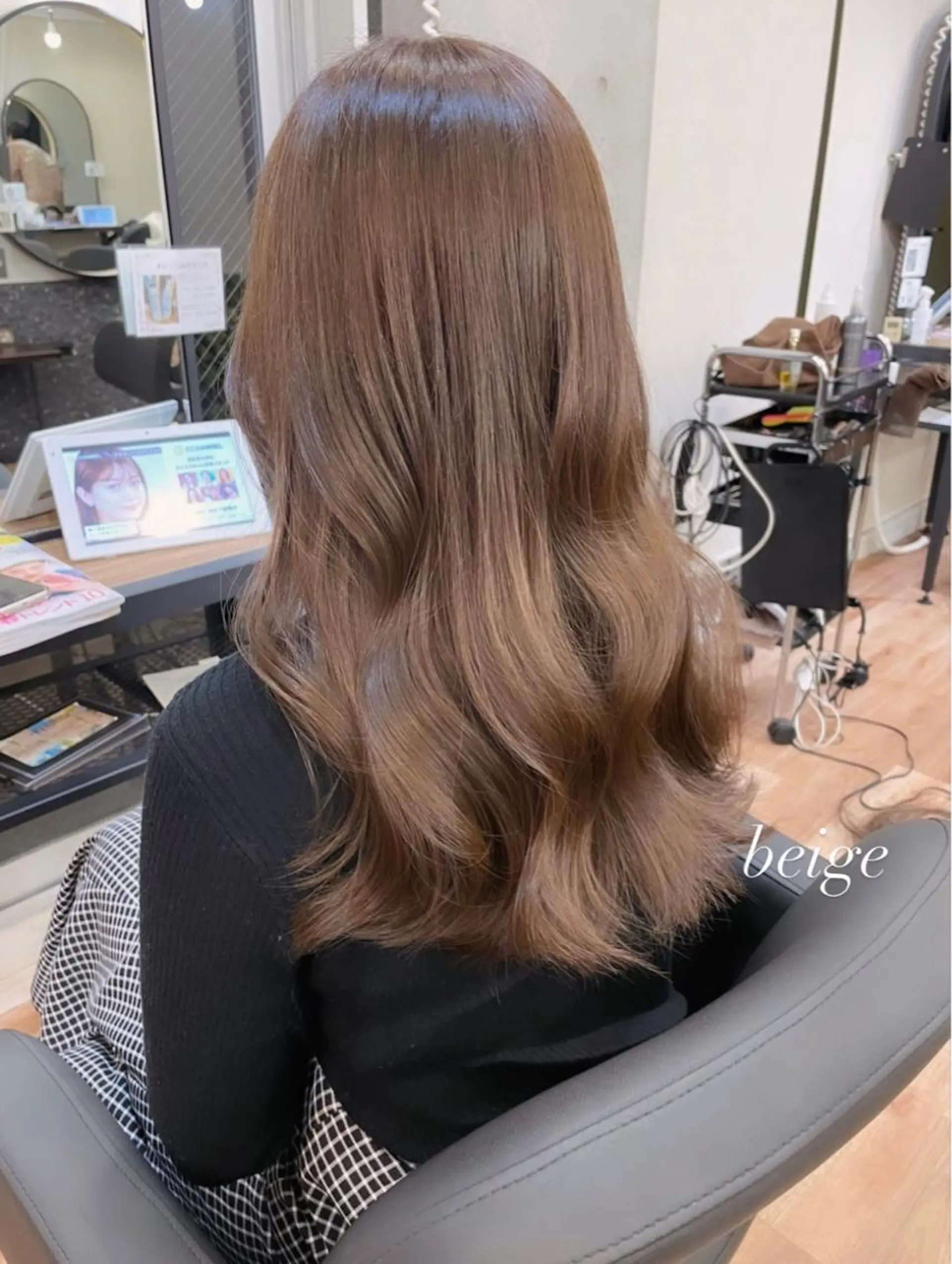 ロング レイヤーカット、 大人可愛い 中村美羅のヘアスタイル