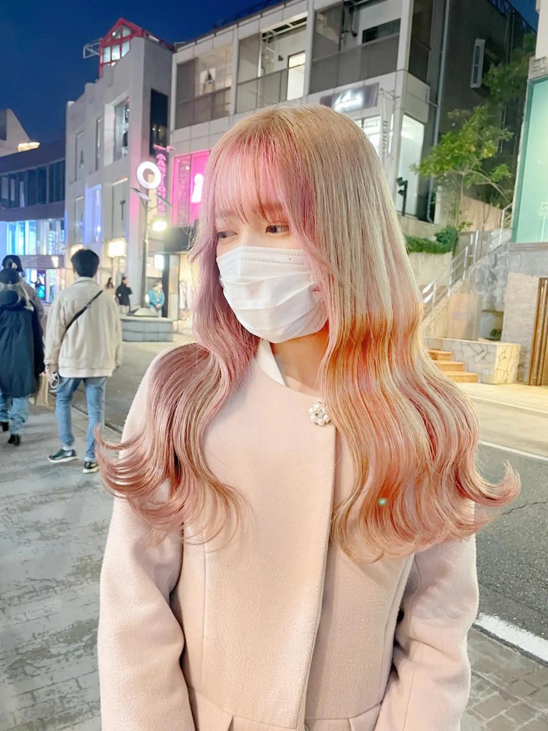 ロング カラー ヘアアレンジ ブロンド ピンクカラー ホワイトピンク カット ヘアカラー トリートメント ヘッドスパ ヘアセット 柔らかカラー/ レイヤーYUTO🧋のヘアスタイル