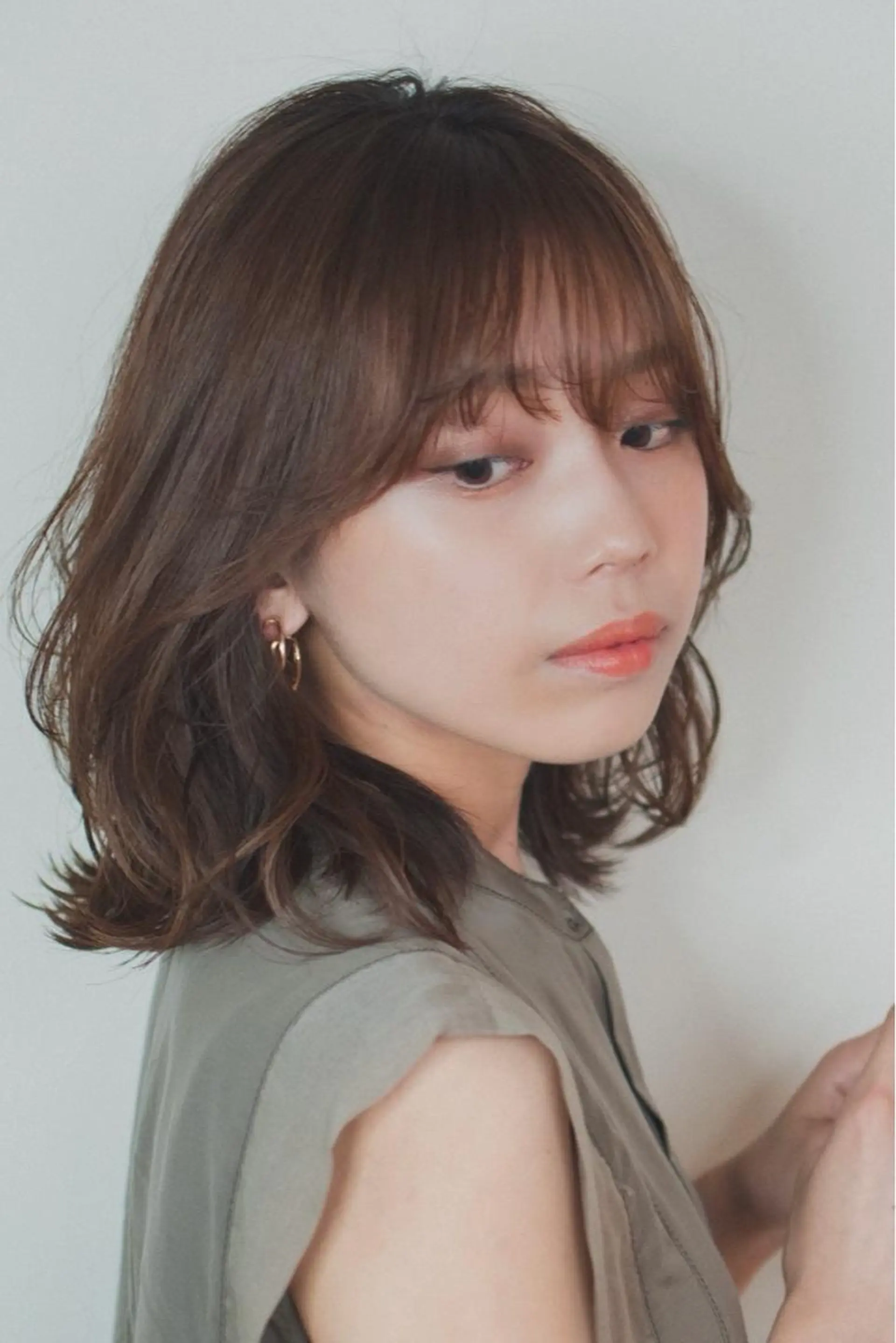 ミディアム カラー 前髪/顔周り /レイヤー/秋山 元のヘアスタイル