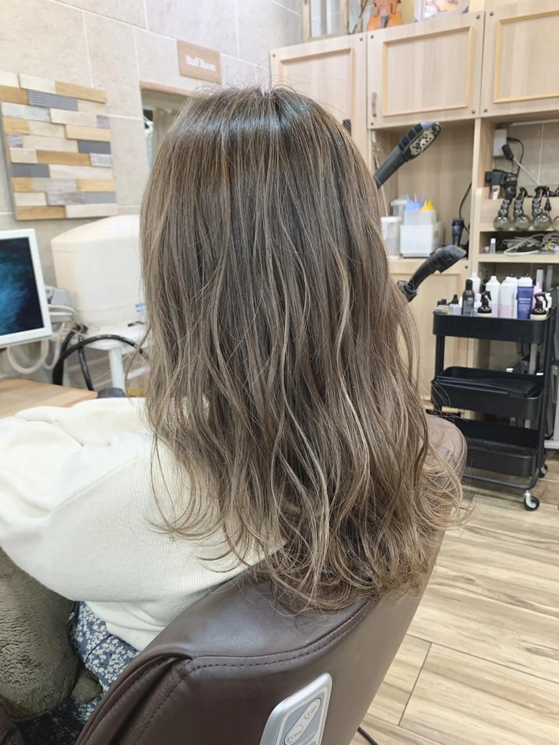 セミロング カラー ハイライトカラー ハイライト ヘアカラー トリートメント 平尾 拓也のヘアスタイル