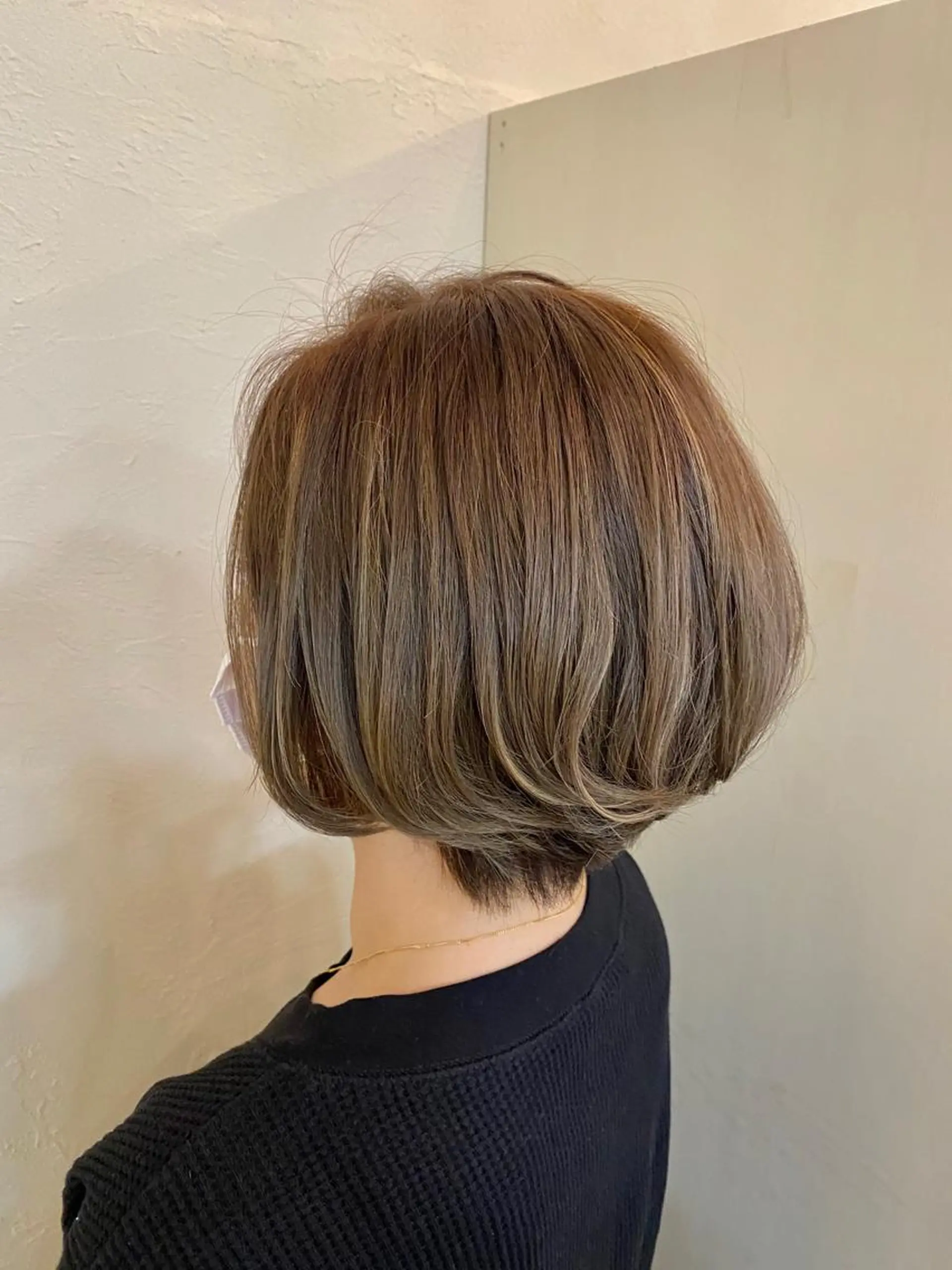 ショート カラー ベージュカラー ハイライトカラー ハイライト カット ヘアカラー トリートメント ENIF ヤマグチアツコのヘアスタイル