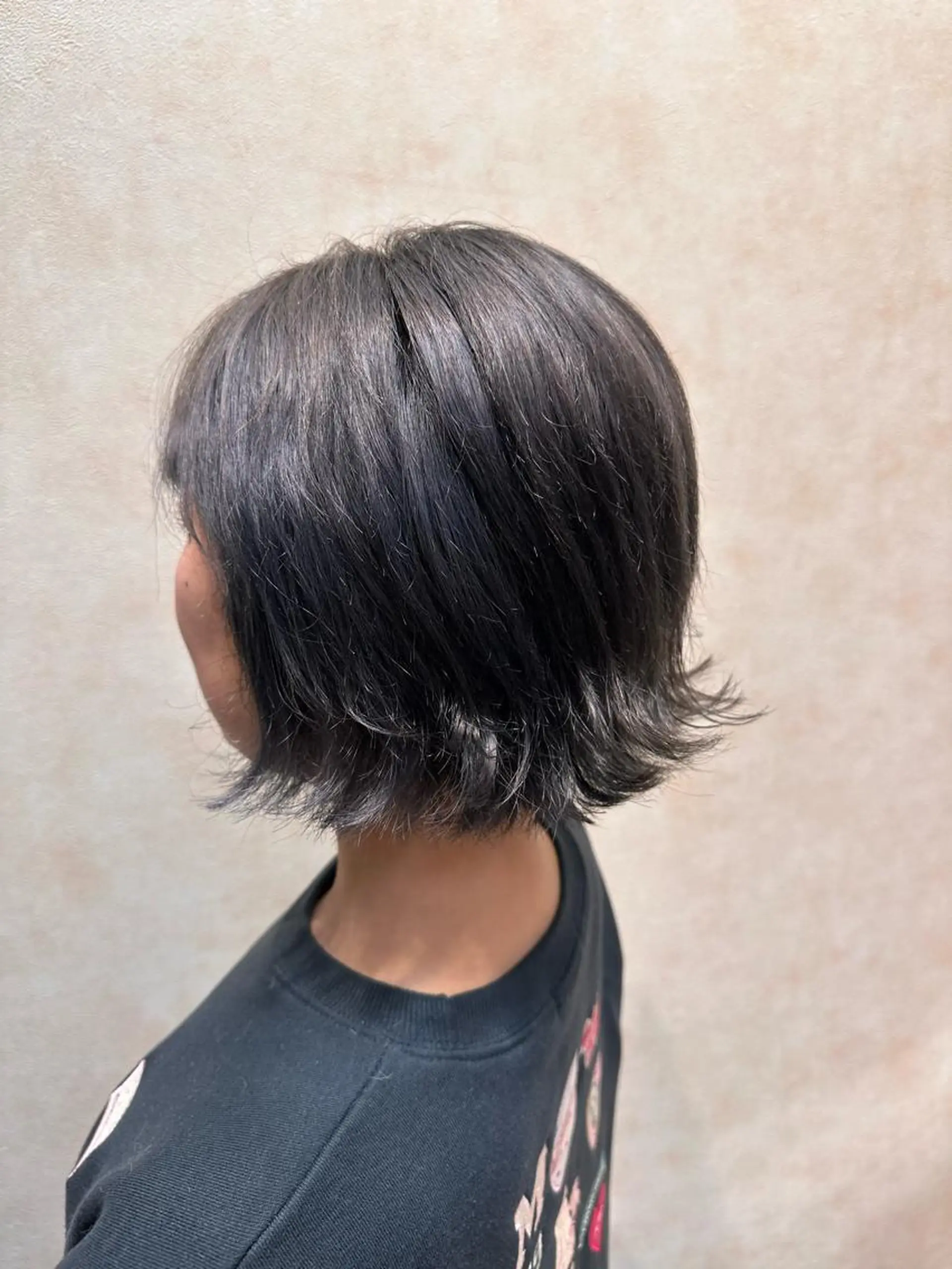 ショート カラー アッシュ ブリーチ ブルーカラー シルバー アメイジングヘアー 千歳店　福嶋のヘアスタイル