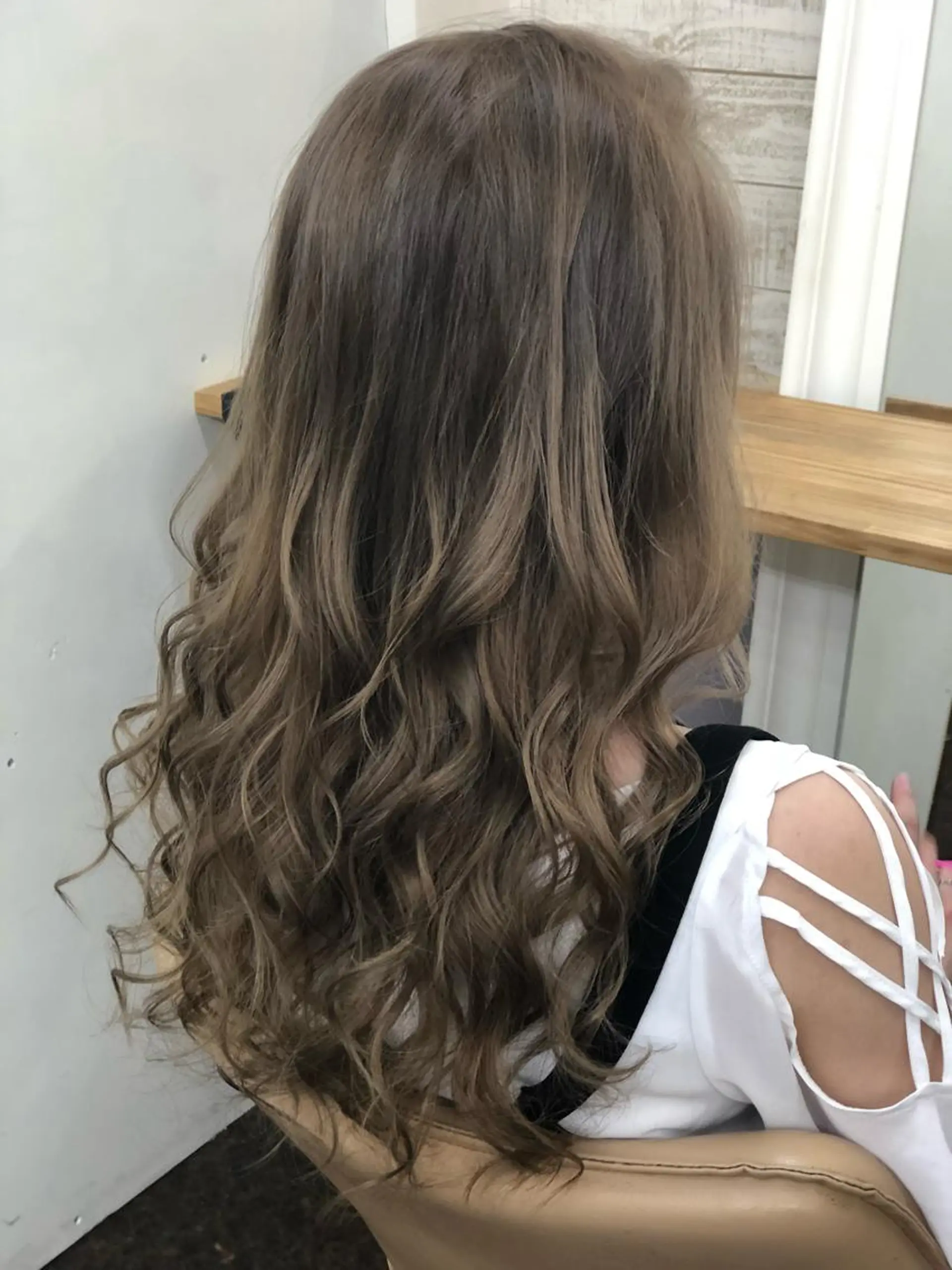 ロング カラー ヘアアレンジ グラデーションカラー 外国人風カラー エクステ 枝毛カット＆髪質改善 満足NO.1岡しゃんのヘアスタイル