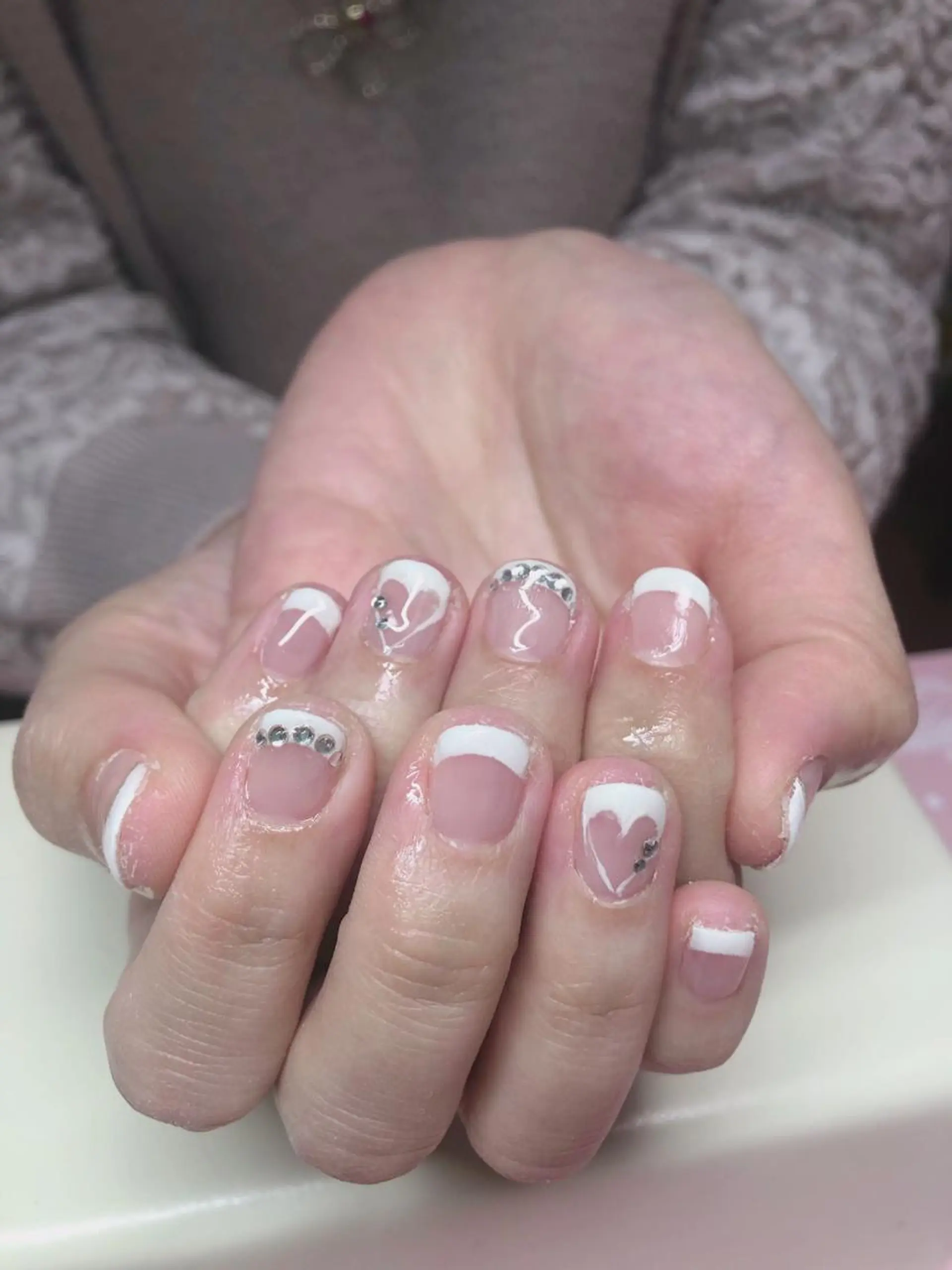 ネイル フレンチネイル ハート 出川 ゆりのネイルデザイン