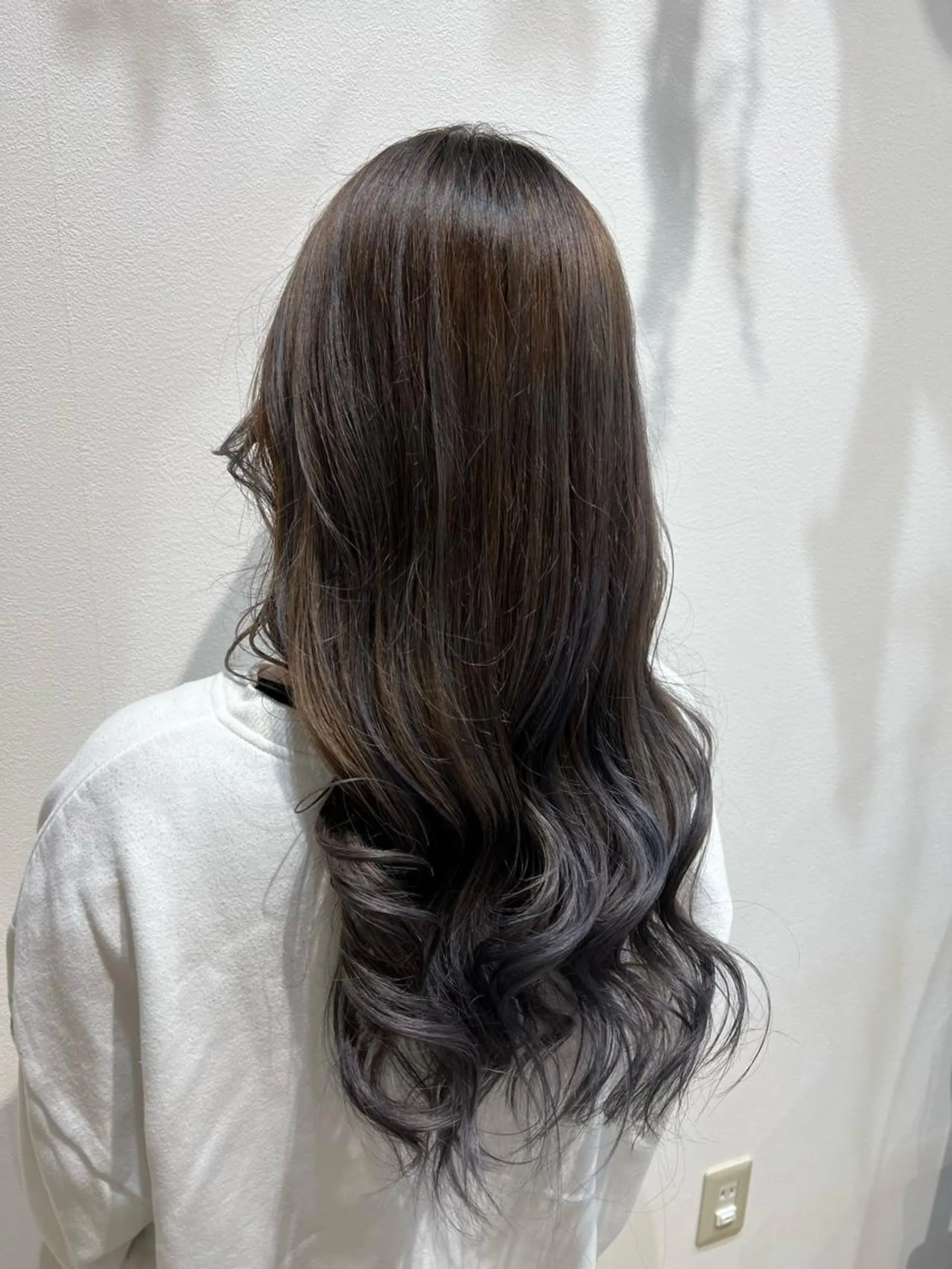 ロング カラー バレイヤージュ レイヤーカット パーマ トリートメント エイルヘアーガーデン所属・hirata katsumiのヘアスタイル