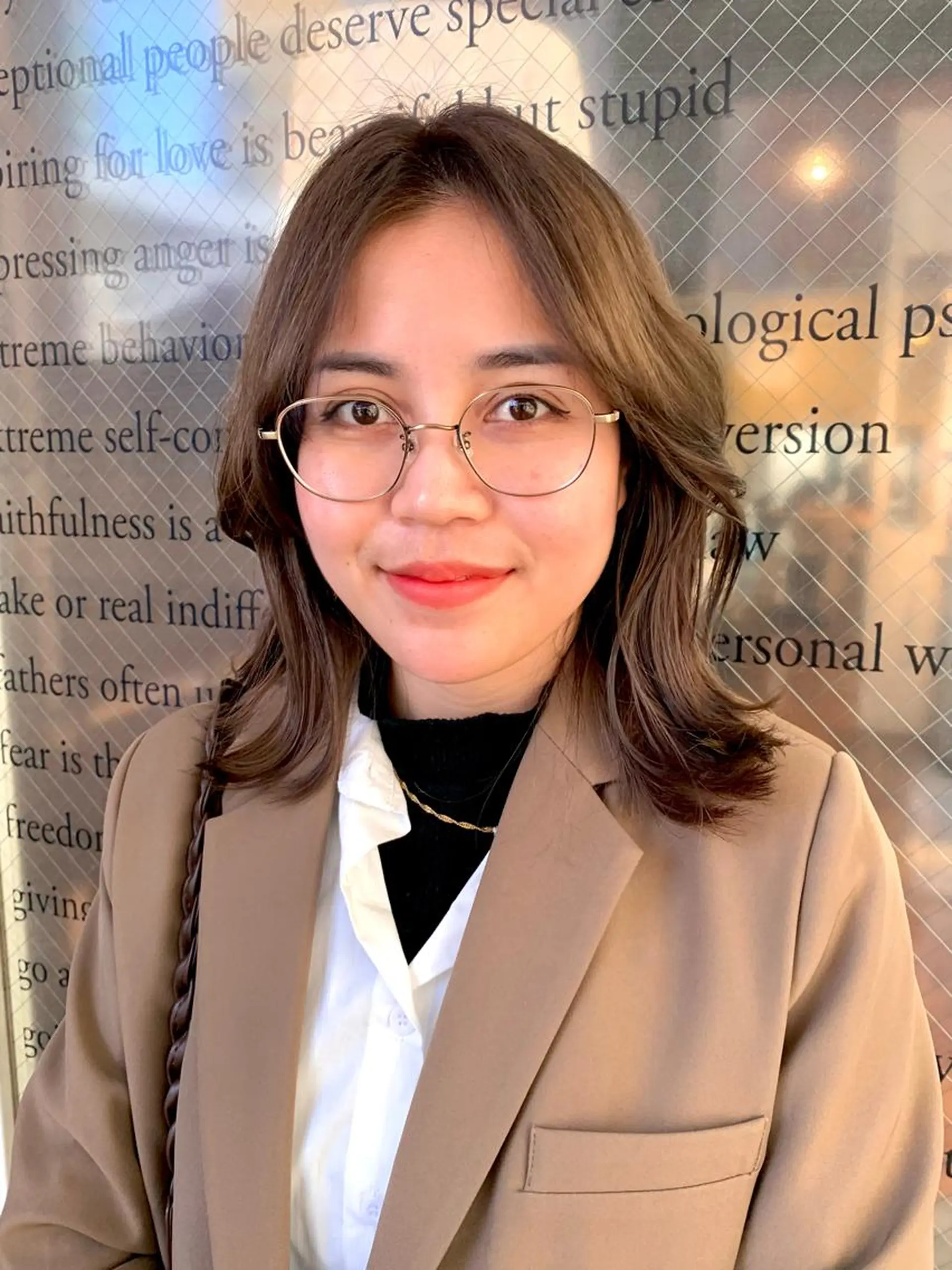 ミディアム カラー カット ヘアカラー トリートメント 園 冬稀のヘアスタイル