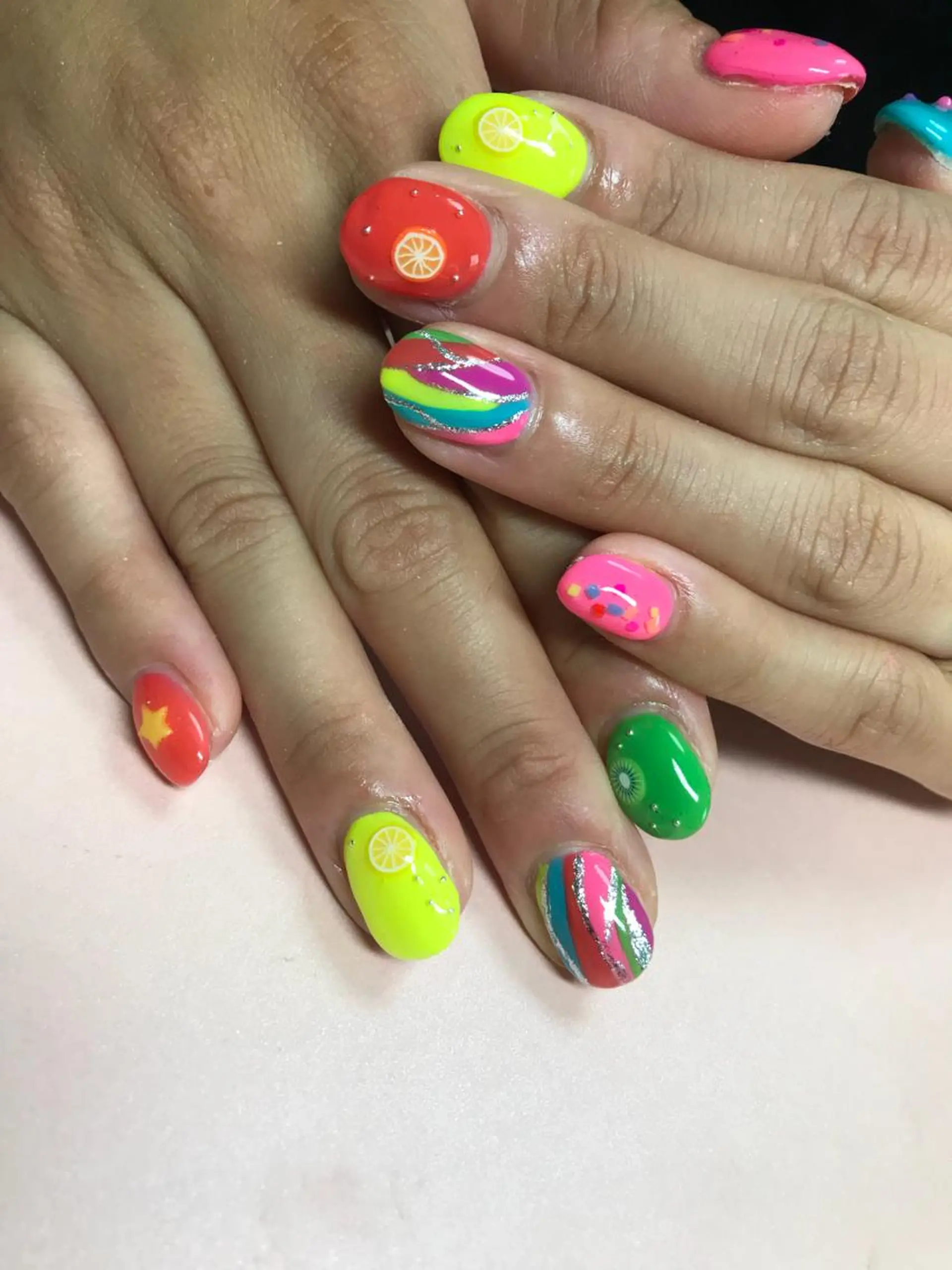 ネイル アートネイル 【カメレオン】 上村 祥子のヘアスタイル