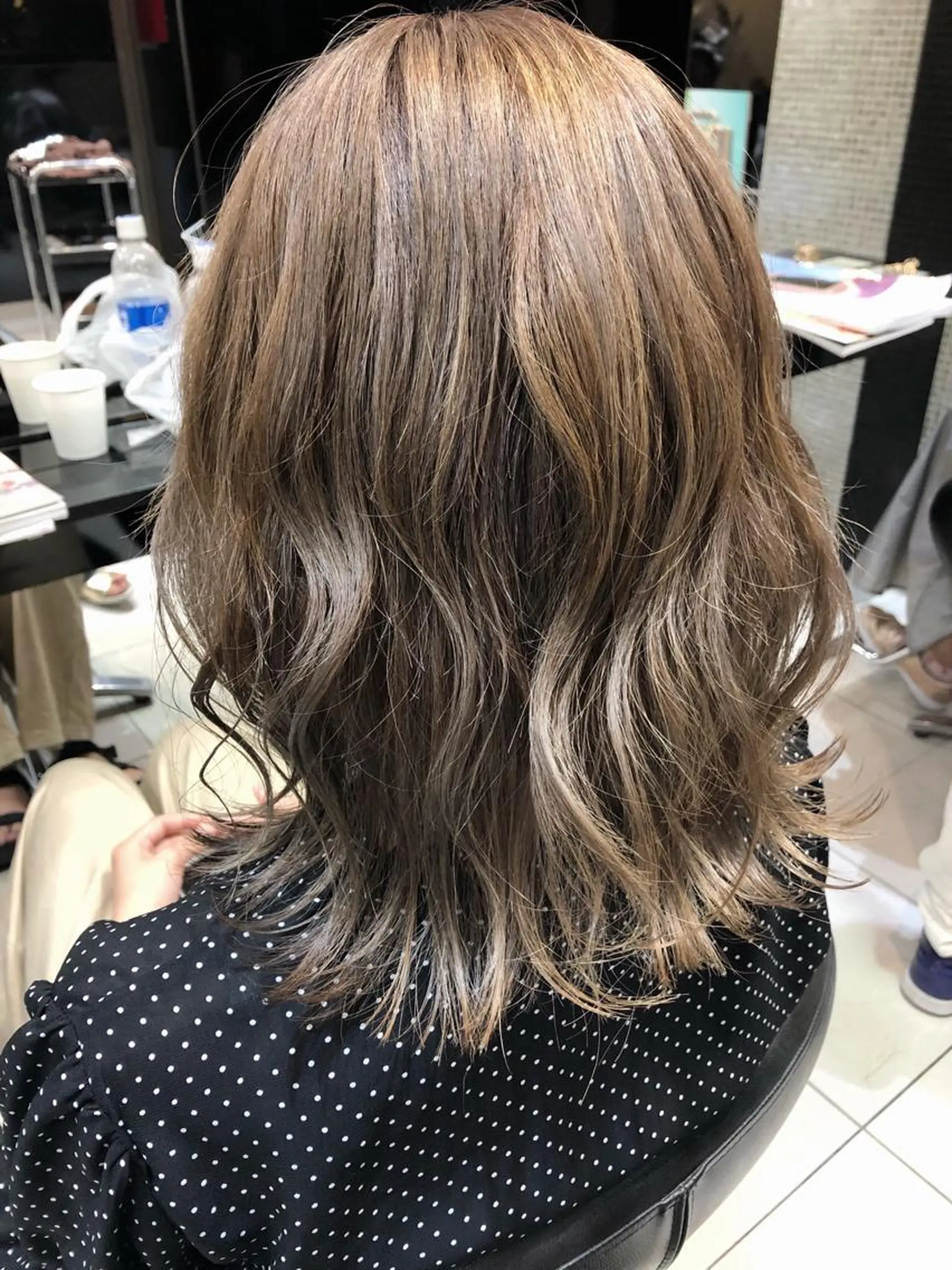 セミロング カラー グレージュ 女性リピ90%🍨 🩷佐藤みずきのヘアスタイル