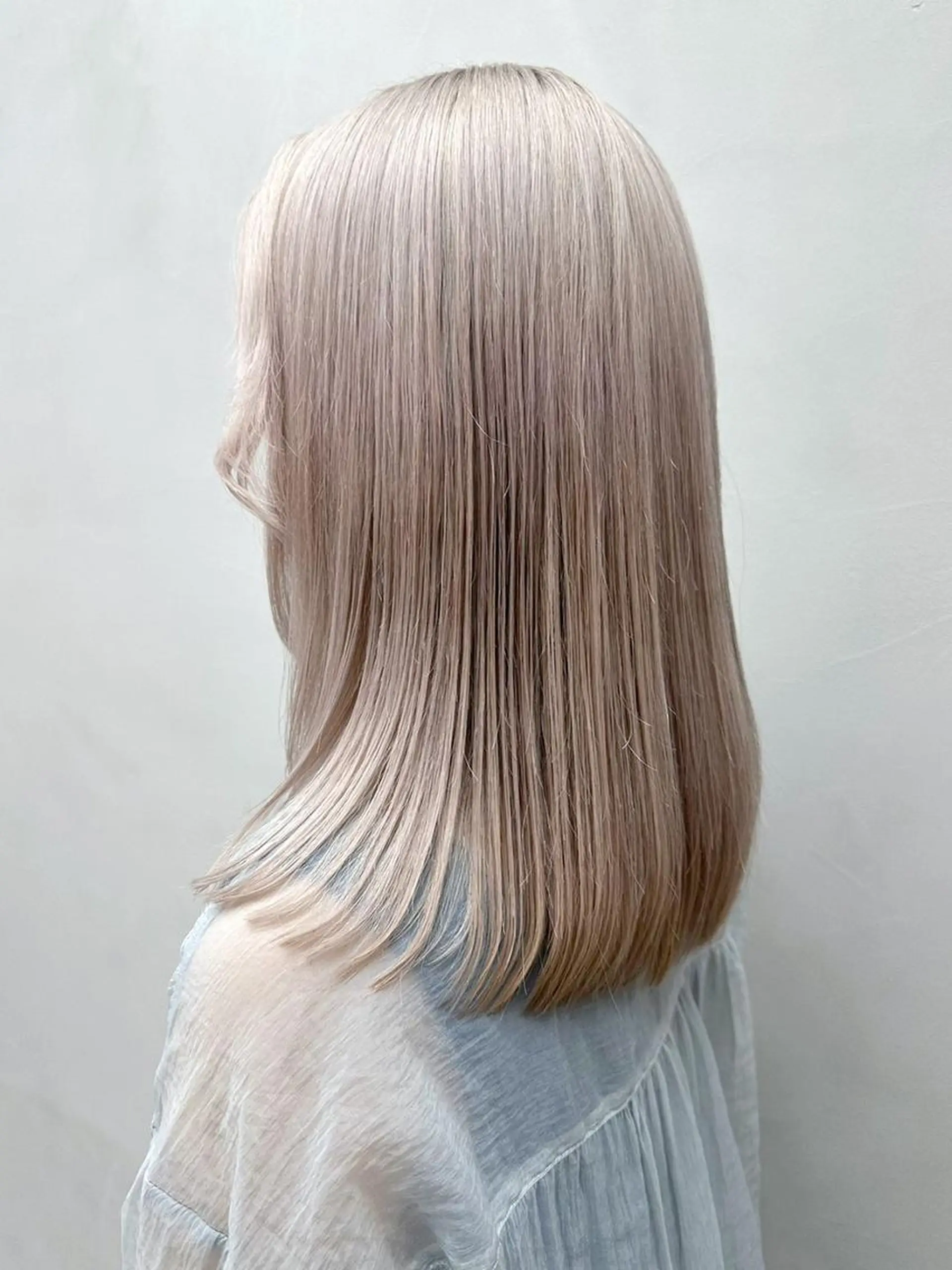 カラー セミロング ベージュカラー ホワイトベージュ カット ヘアカラー トリートメント ITbyALBUM 藤沢店のヘアスタイル