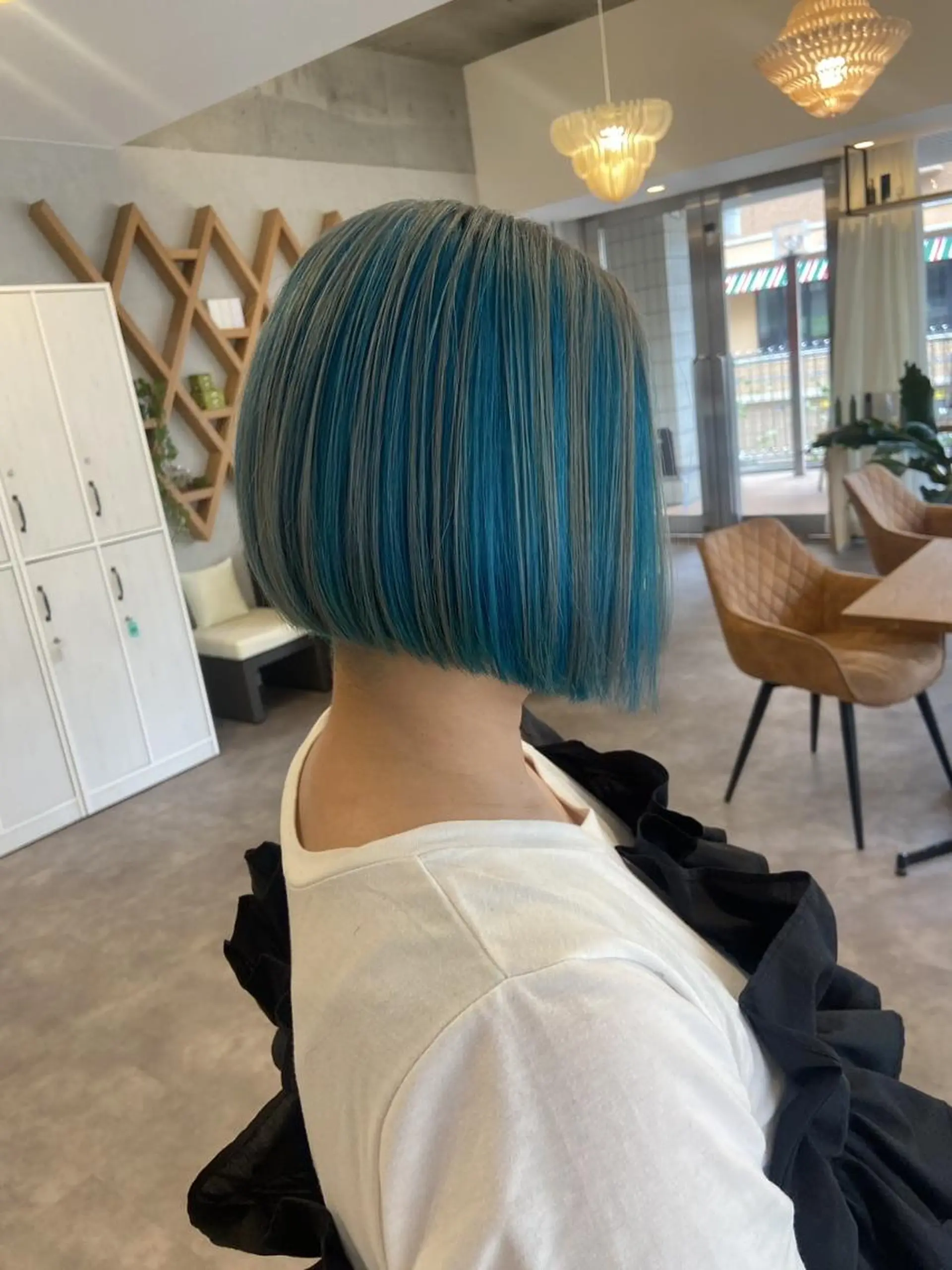 カラー ブルーカラー シルバー カット ヘアカラー ELLE&SALLY 石野のヘアスタイル