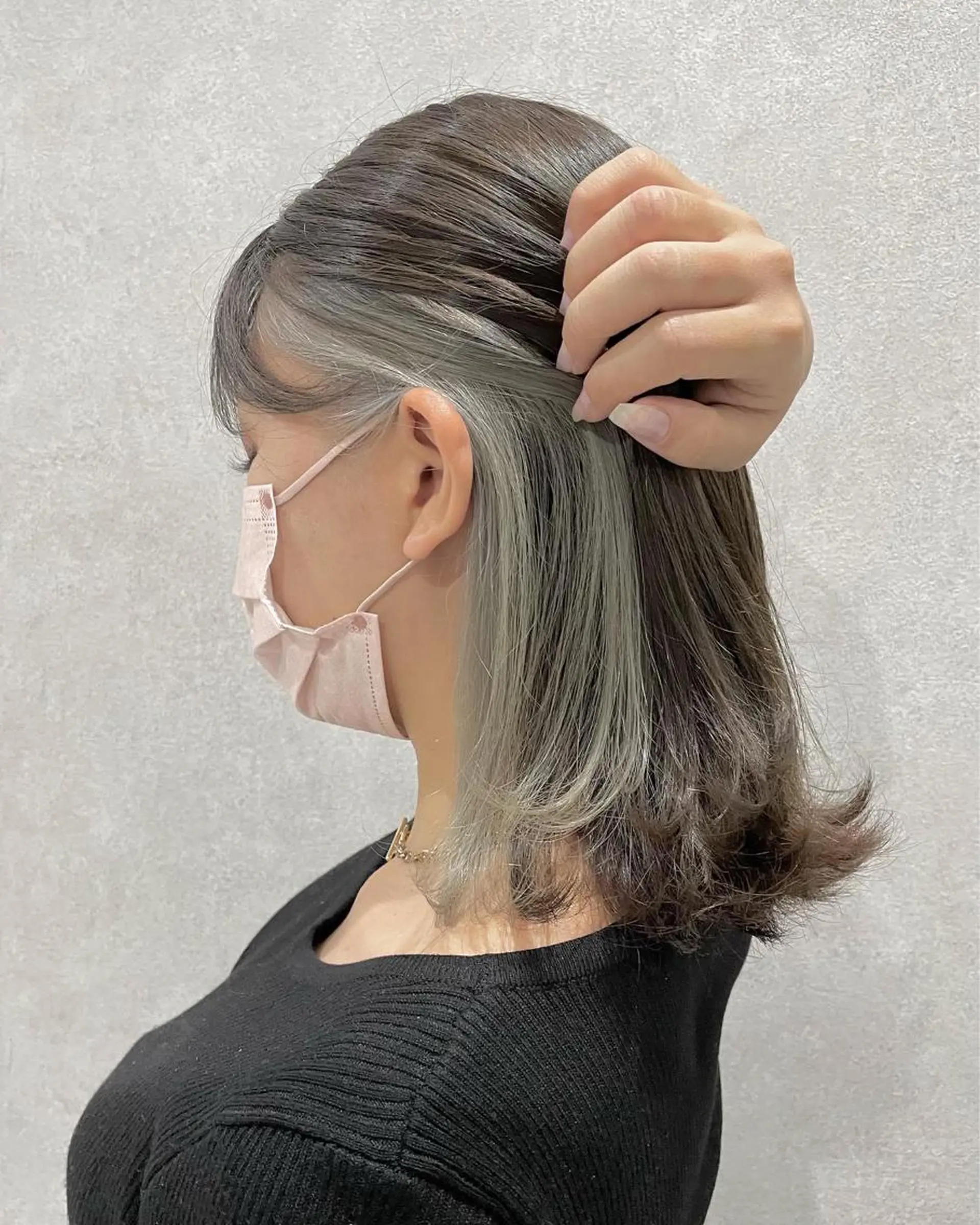 ミディアム カラー ブリーチ グレージュ インナーカラー 外ハネヘア ヘアカラー シェアサロン〜糸ito〜所属・Hiro ヒロのヘアスタイル