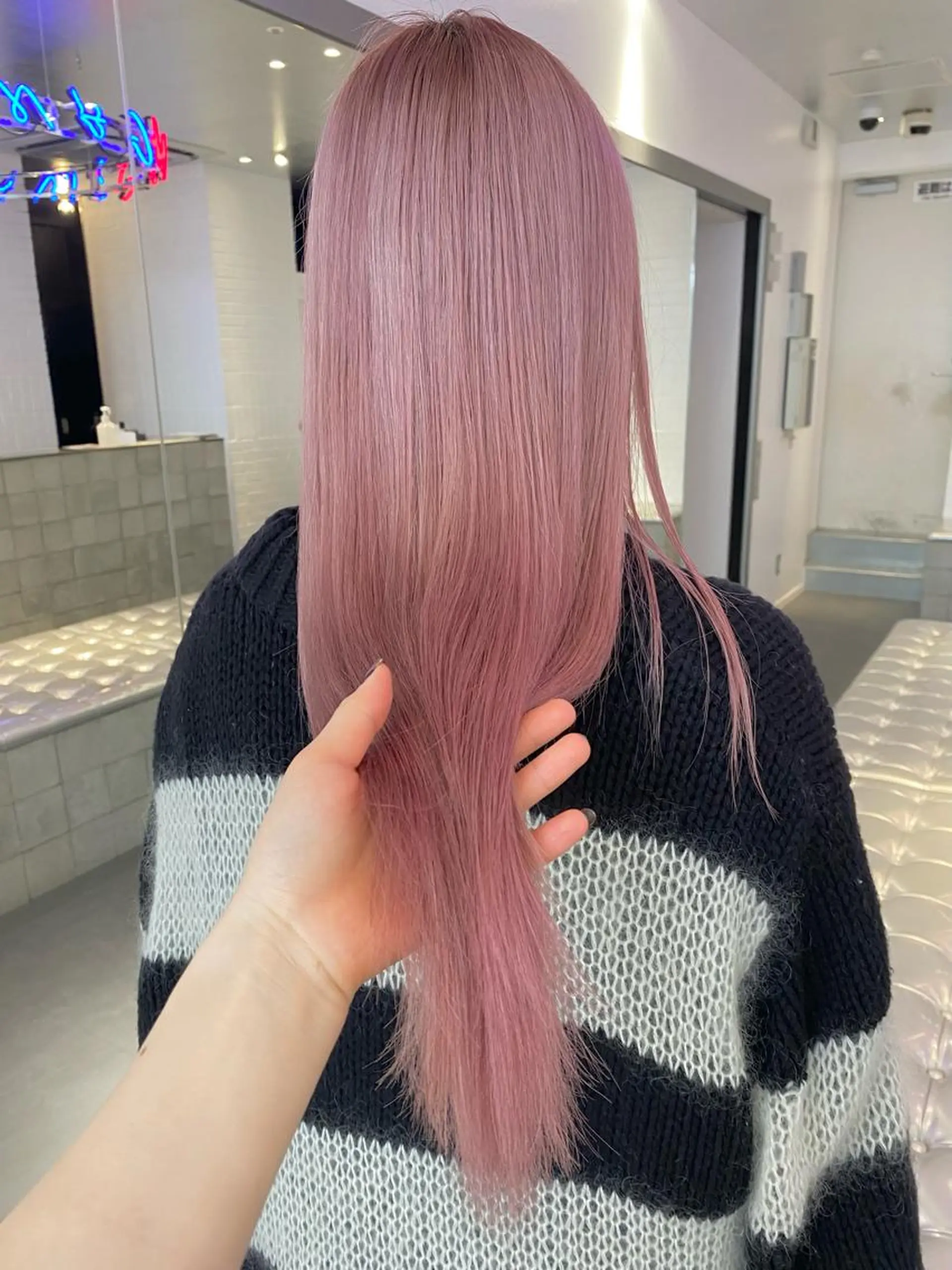 セミロング パーマ ヘアアレンジ カット ヘアカラー 🎨ハイトーン/ 切りっぱなし みつきのヘアスタイル