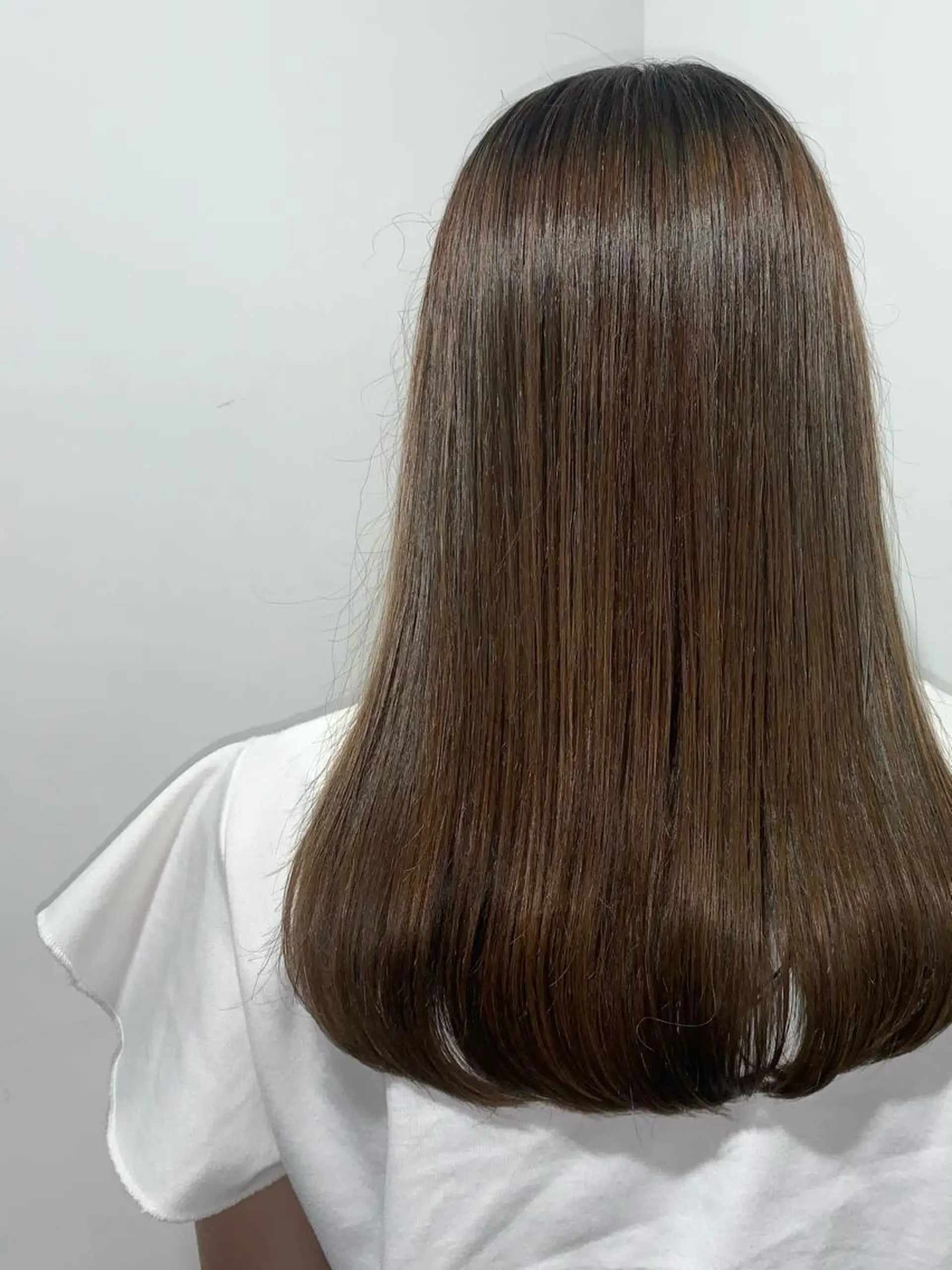 セミロング もにか🌞原宿/渋谷 🌝ブリーチカラーのヘアスタイル