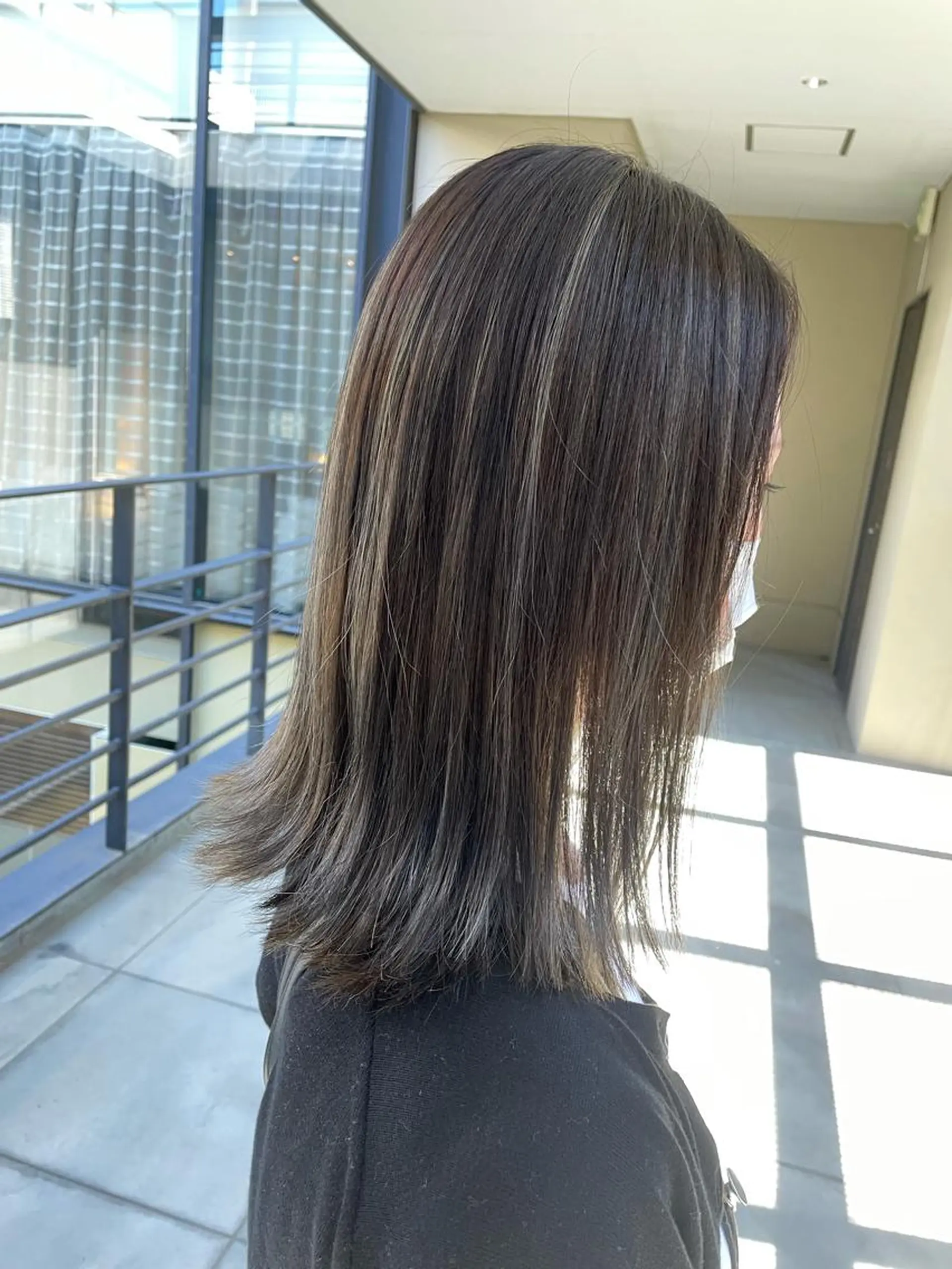 ミディアム 大内 志穂のヘアスタイル