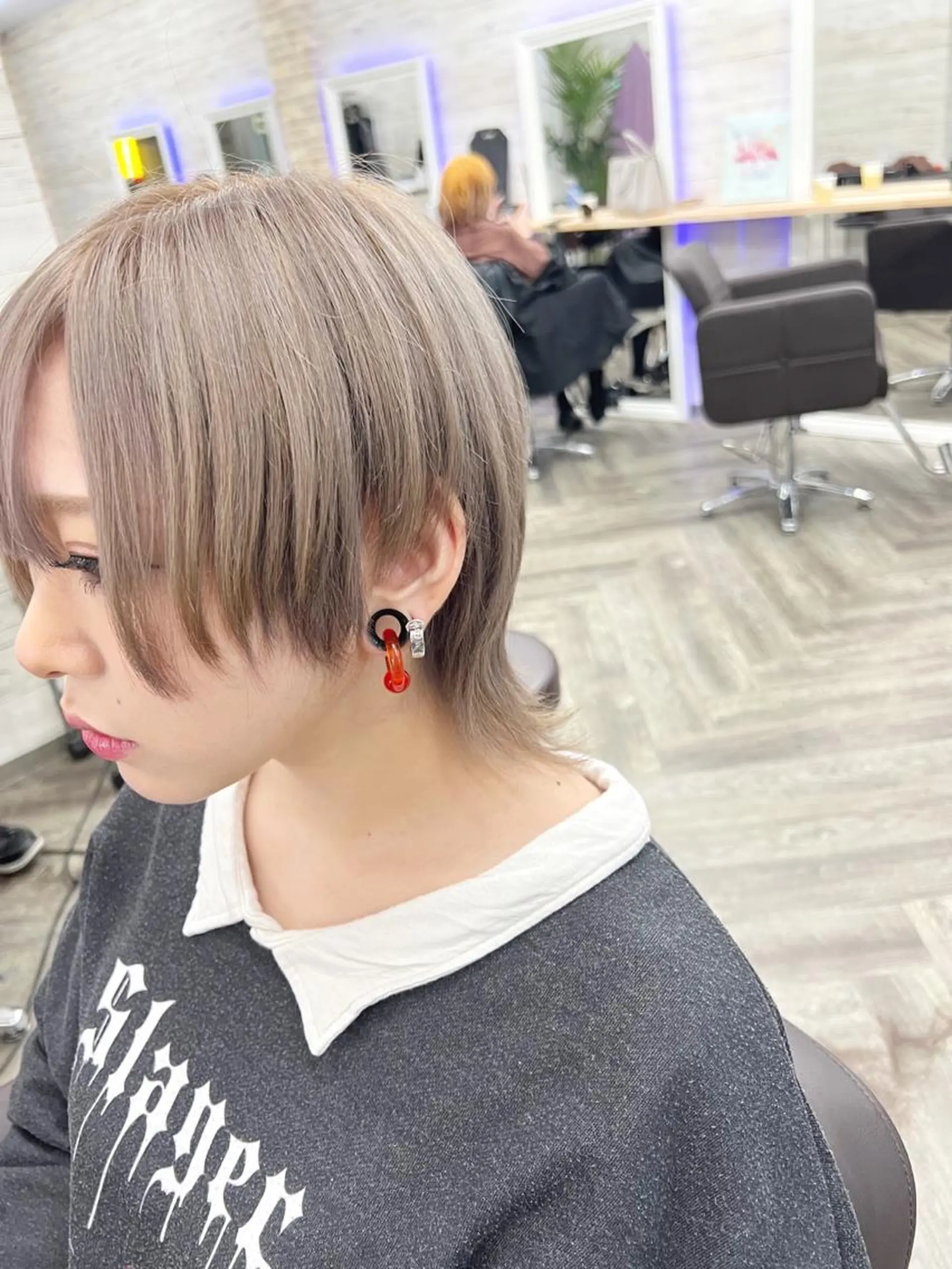 ミディアム カラー ヘアアレンジ ブリーチ 透明感カラー ウルフカット ヘアカラー トリートメント 枝毛カット＆髪質改善 満足NO.1岡しゃんのヘアスタイル