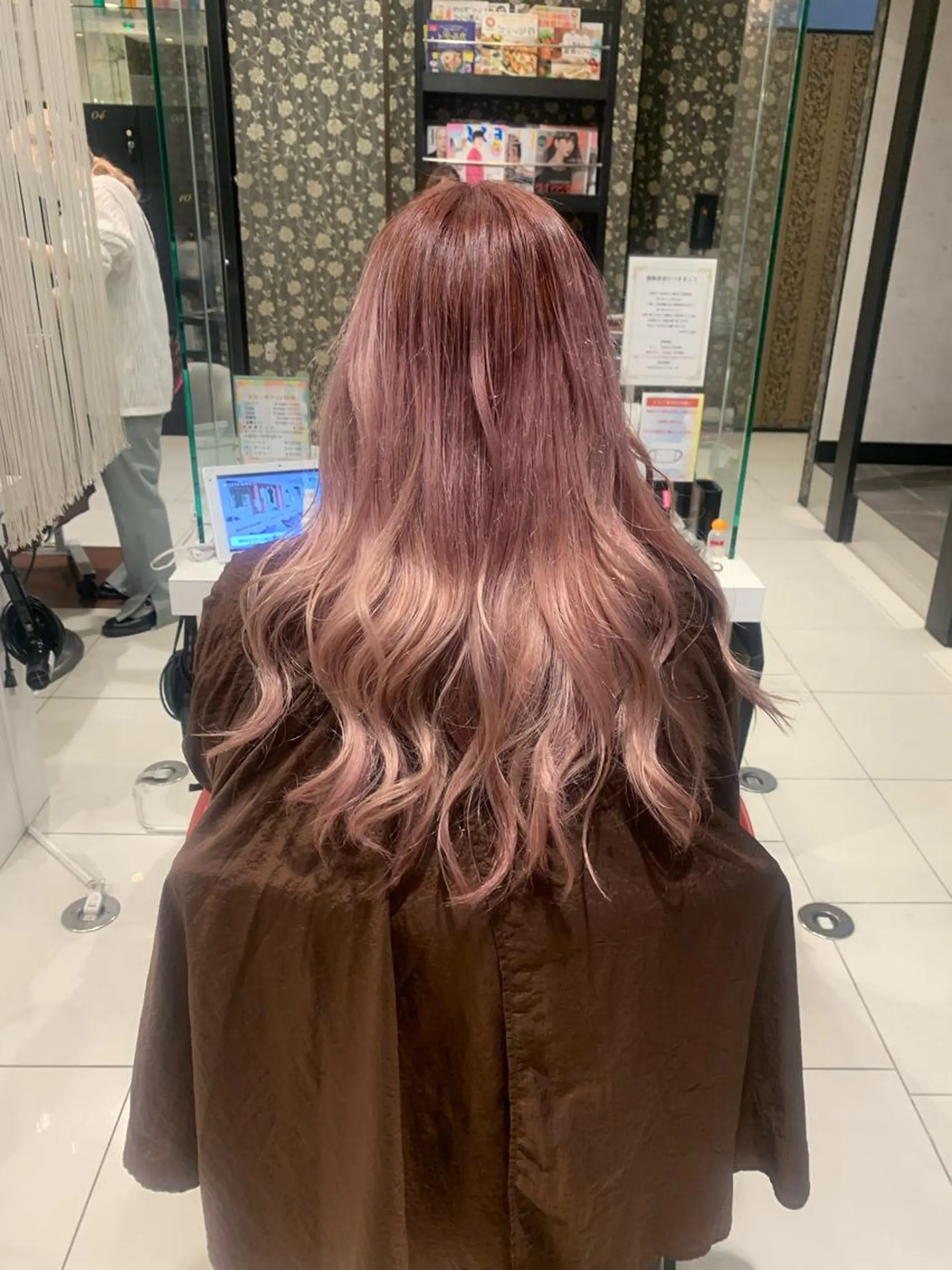 ロング カラー ハイトーンブリーチ有 ブリーチ無しお任せのヘアスタイル