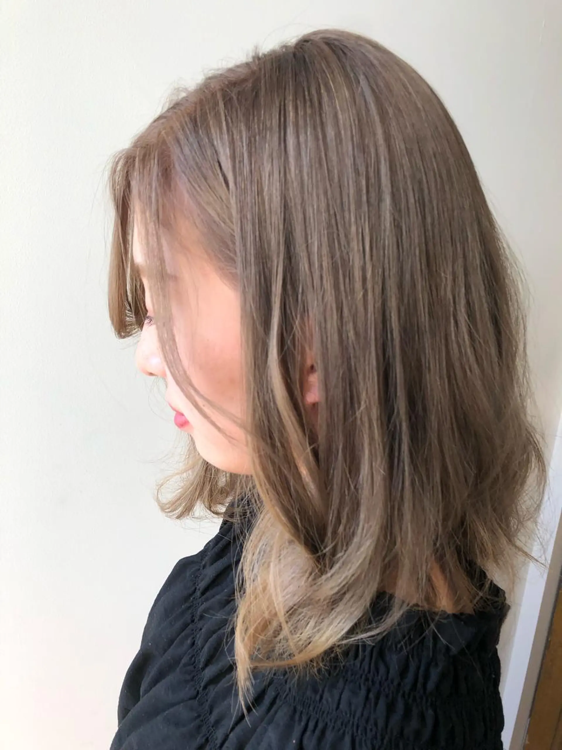 ミディアム カラー ベージュカラー ブリーチ 透明感カラー ミルキーベージュ ヘアカラー トリートメント 小倉 教志のヘアスタイル