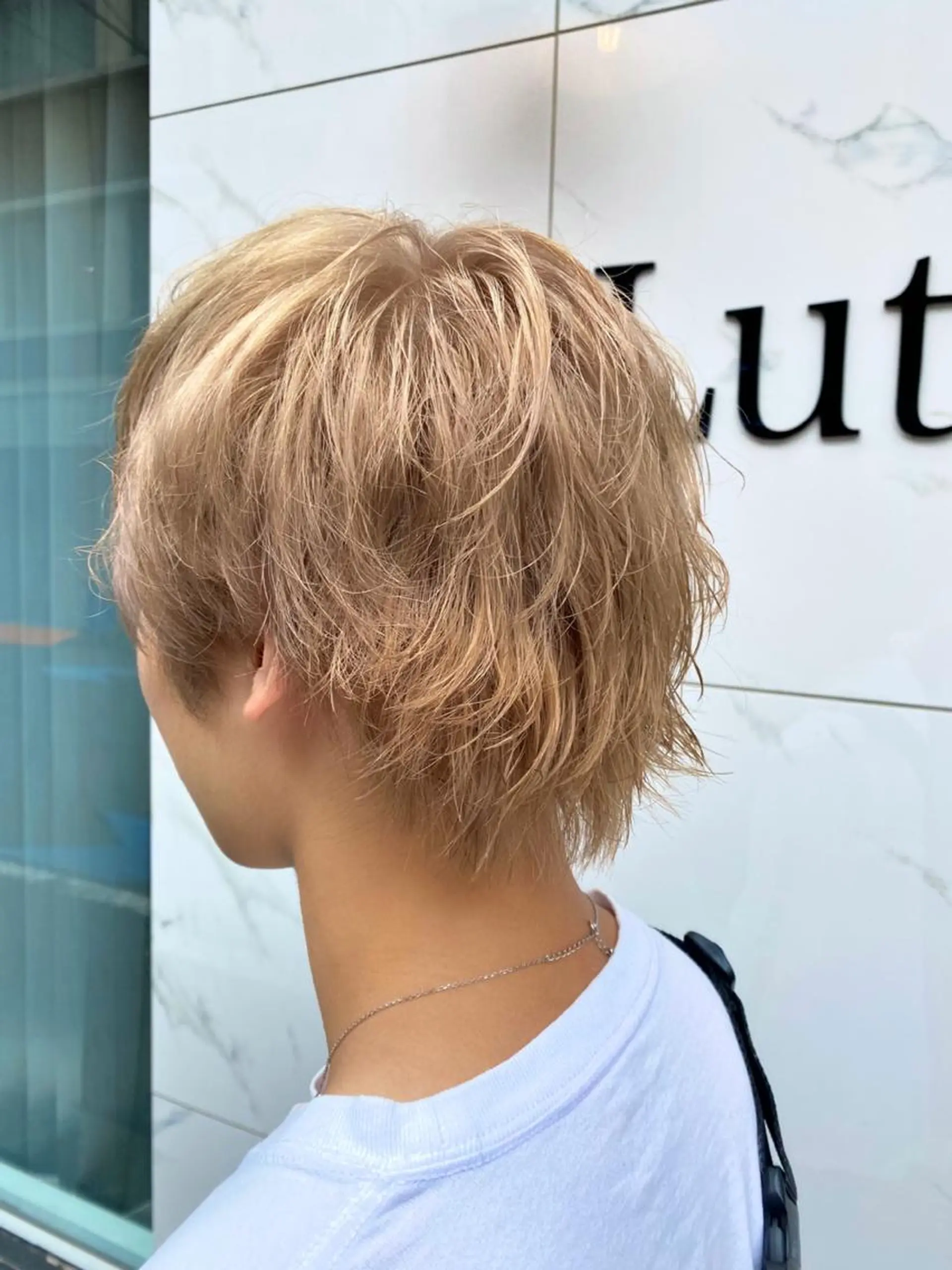 ショート カラー メンズ メンズハイトーン ベージュカラー ハイトーンカラー ミルクティーベージュ 増子 祐太朗のヘアスタイル