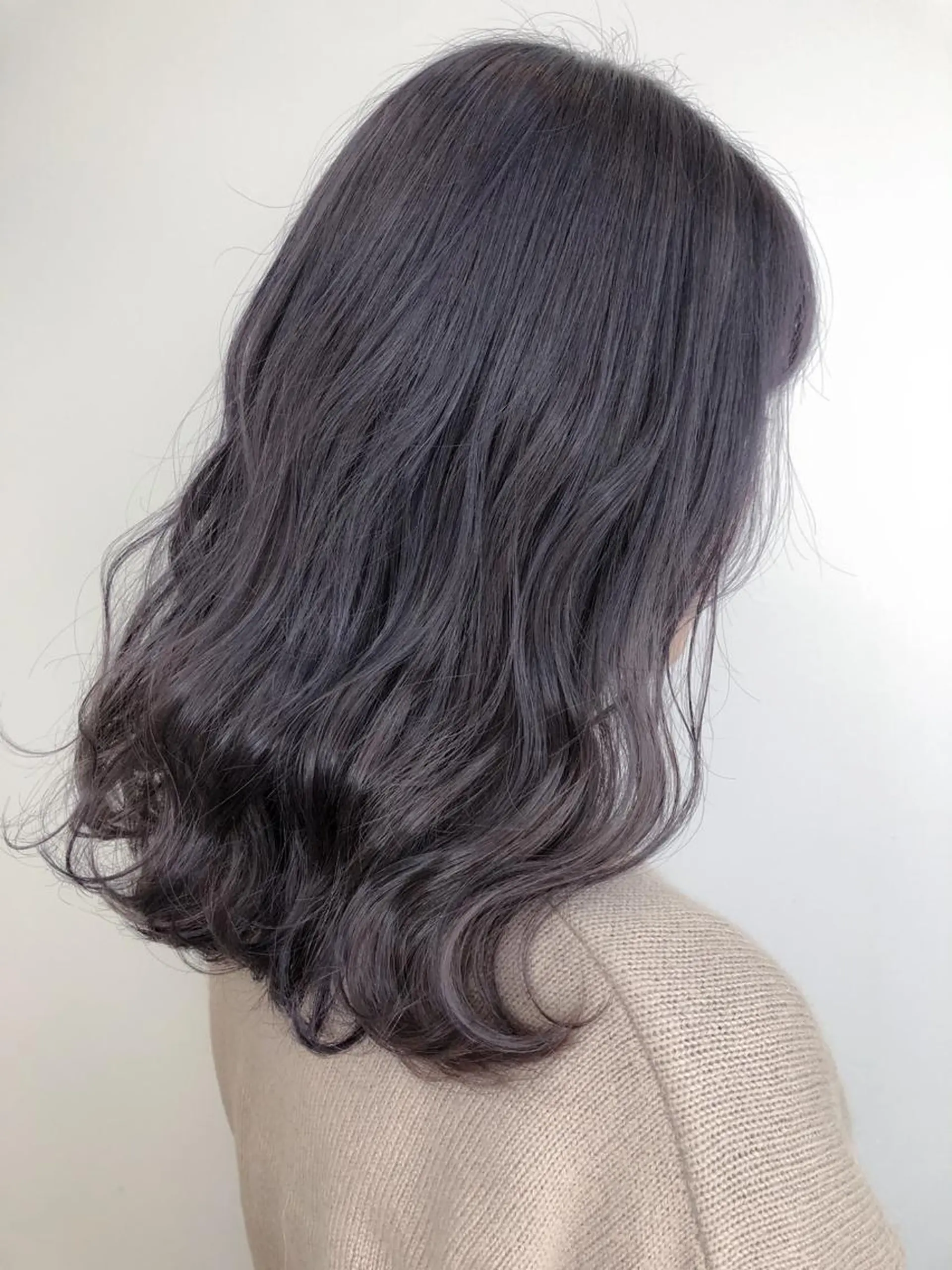 セミロング カラー ブリーチ ブルーカラー ブルーラベンダー ラベンダーカラー SALOWIN神戸三宮East店所属・【半個室、艶髪】西村 有司のヘアスタイル