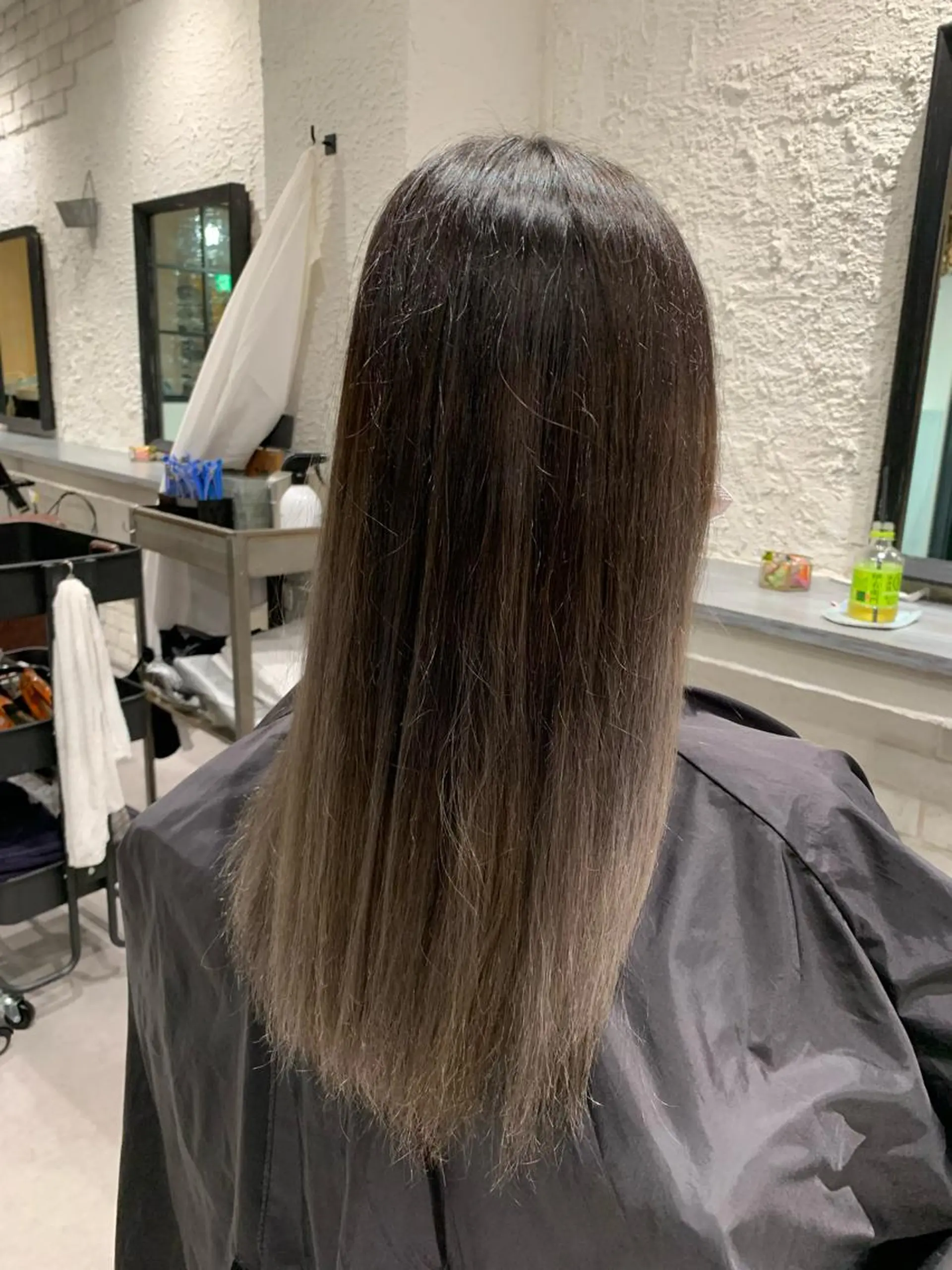 ロング カラー グラデーションカラー シルバー 堀 直人のヘアスタイル