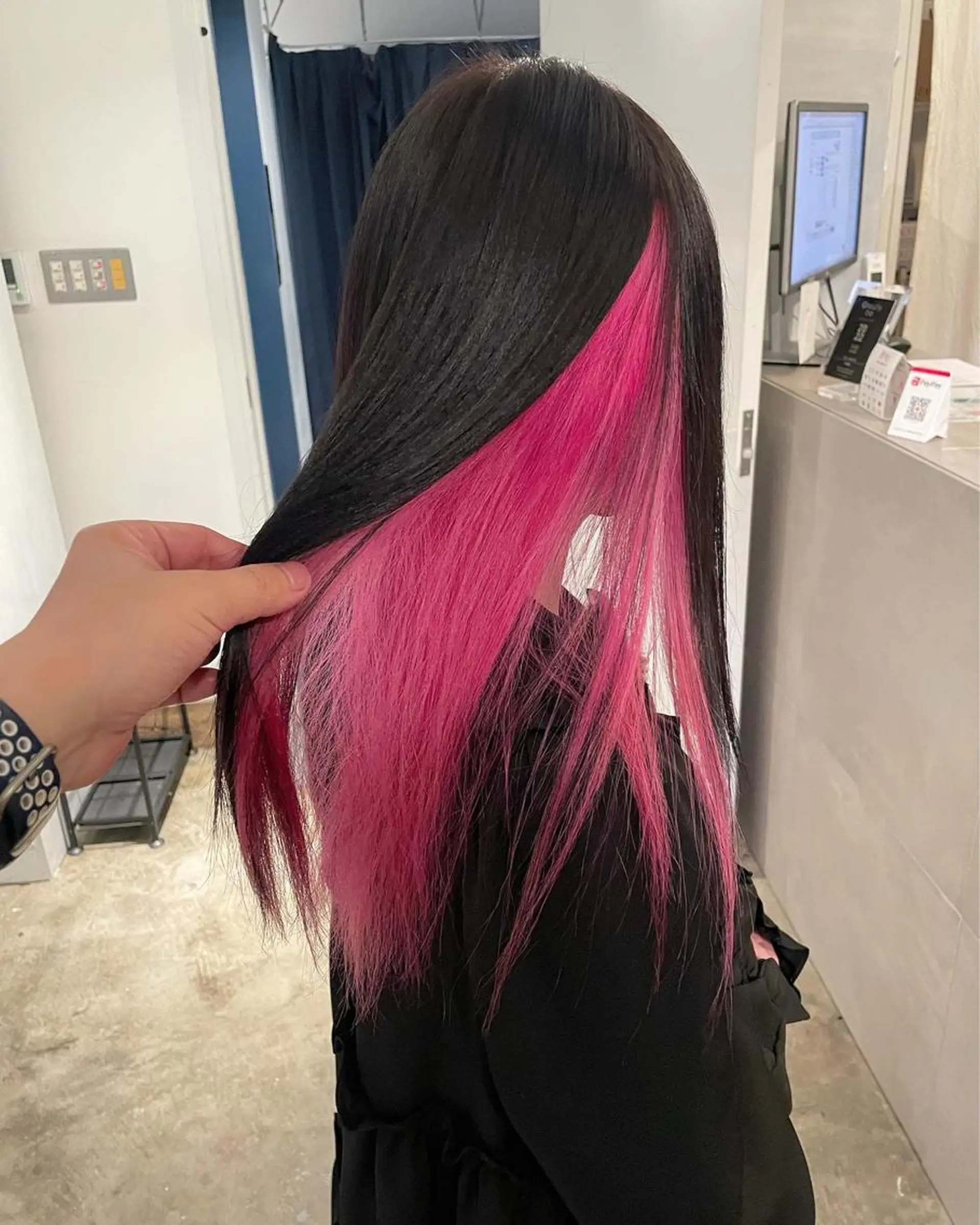 セミロング カラー インナーカラー ピンクカラー ヘアカラー トリートメント ハイトーン/レイヤー /ケアブリーチ石川治のヘアスタイル