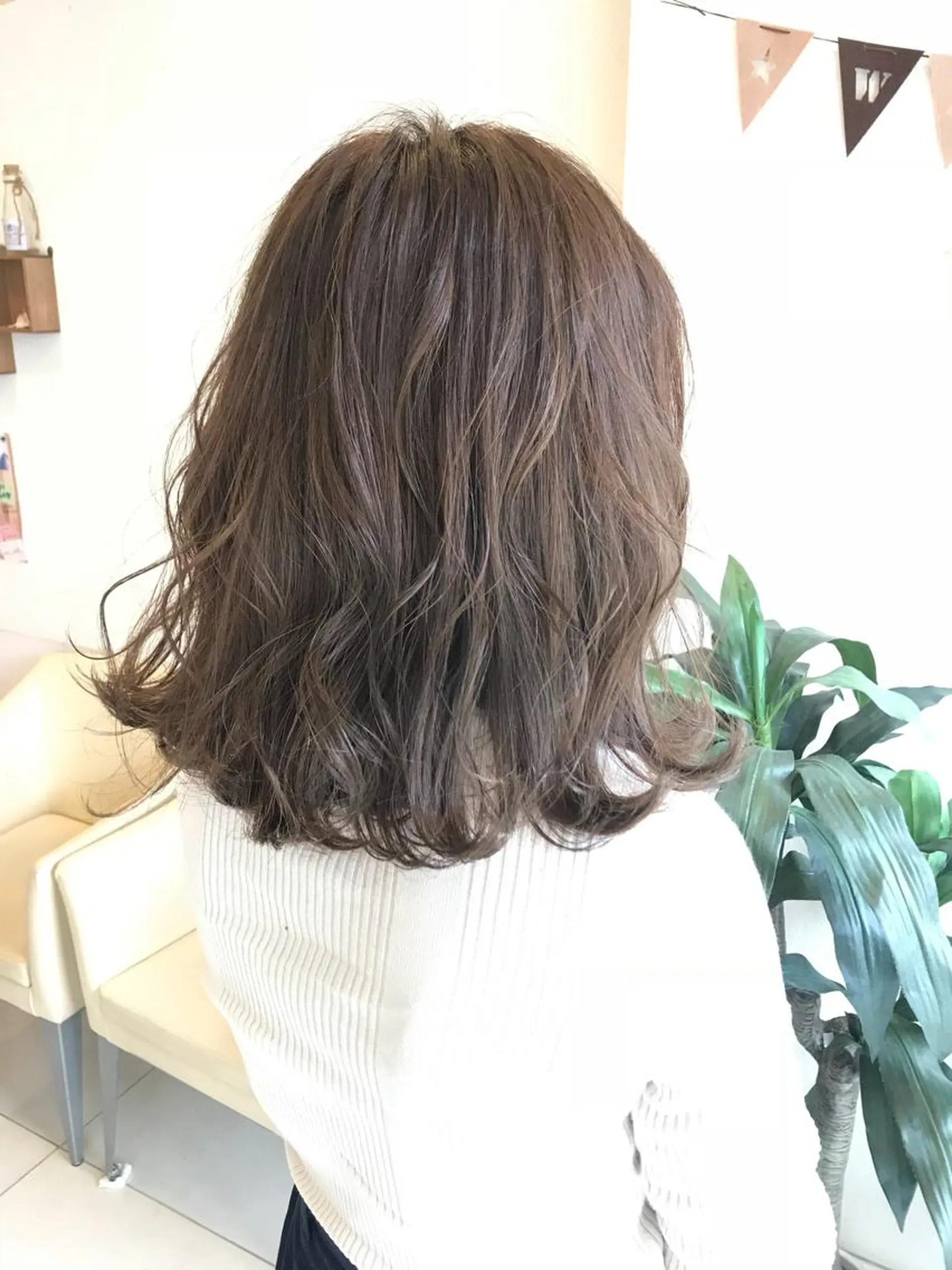 ミディアム カラー 西 めぐみのヘアスタイル