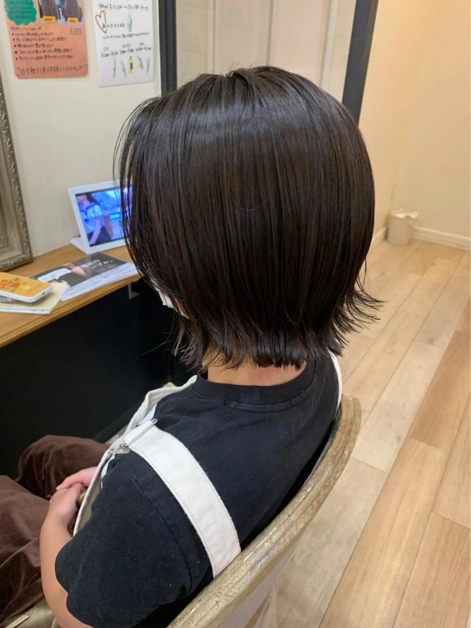 カラー KOKORO 中村 朱里のヘアスタイル